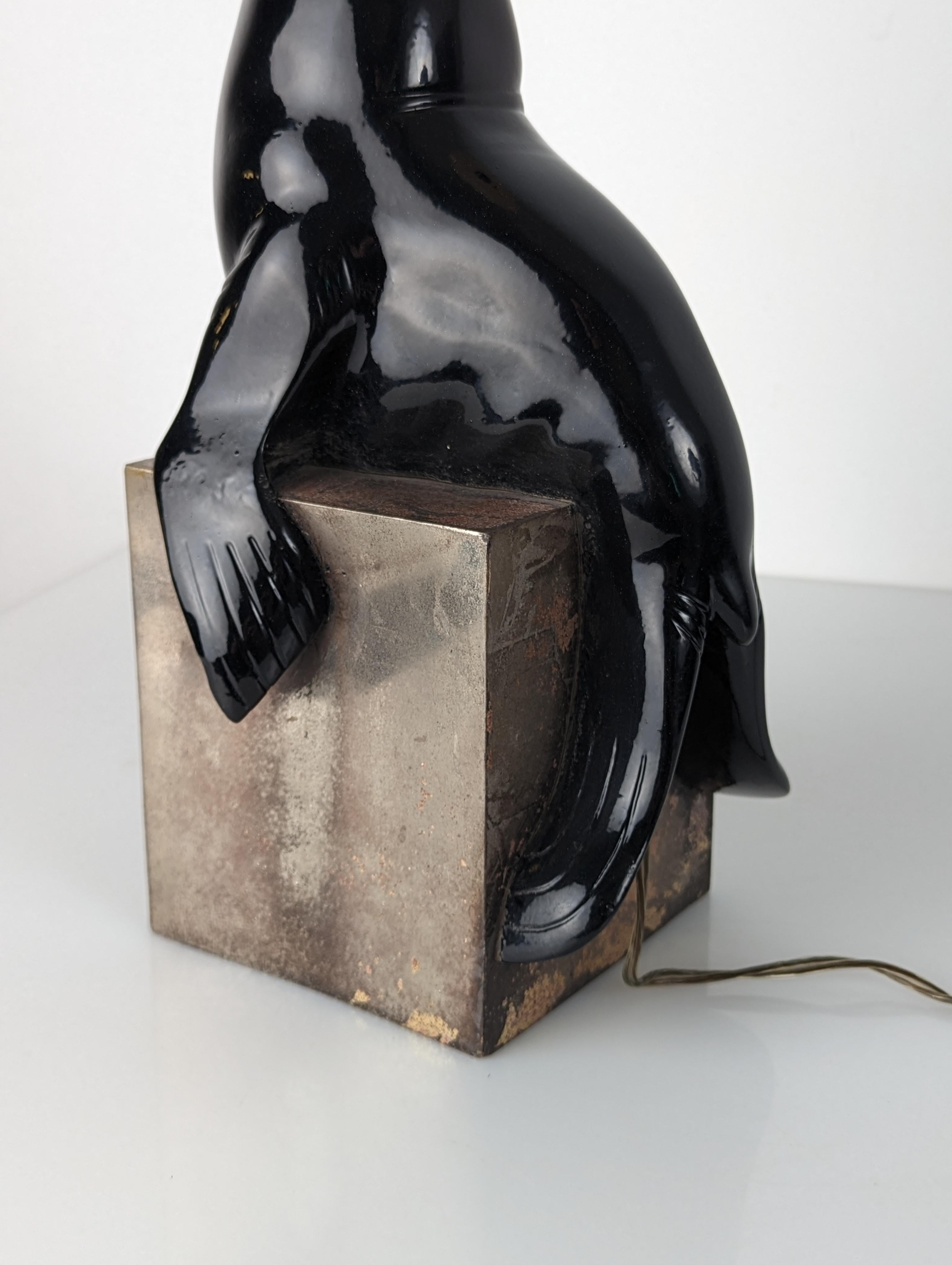 Début du 20ème siècle Lampe sculpturale Art déco en forme de phoque par Marcel André Bouraine, années 1920
