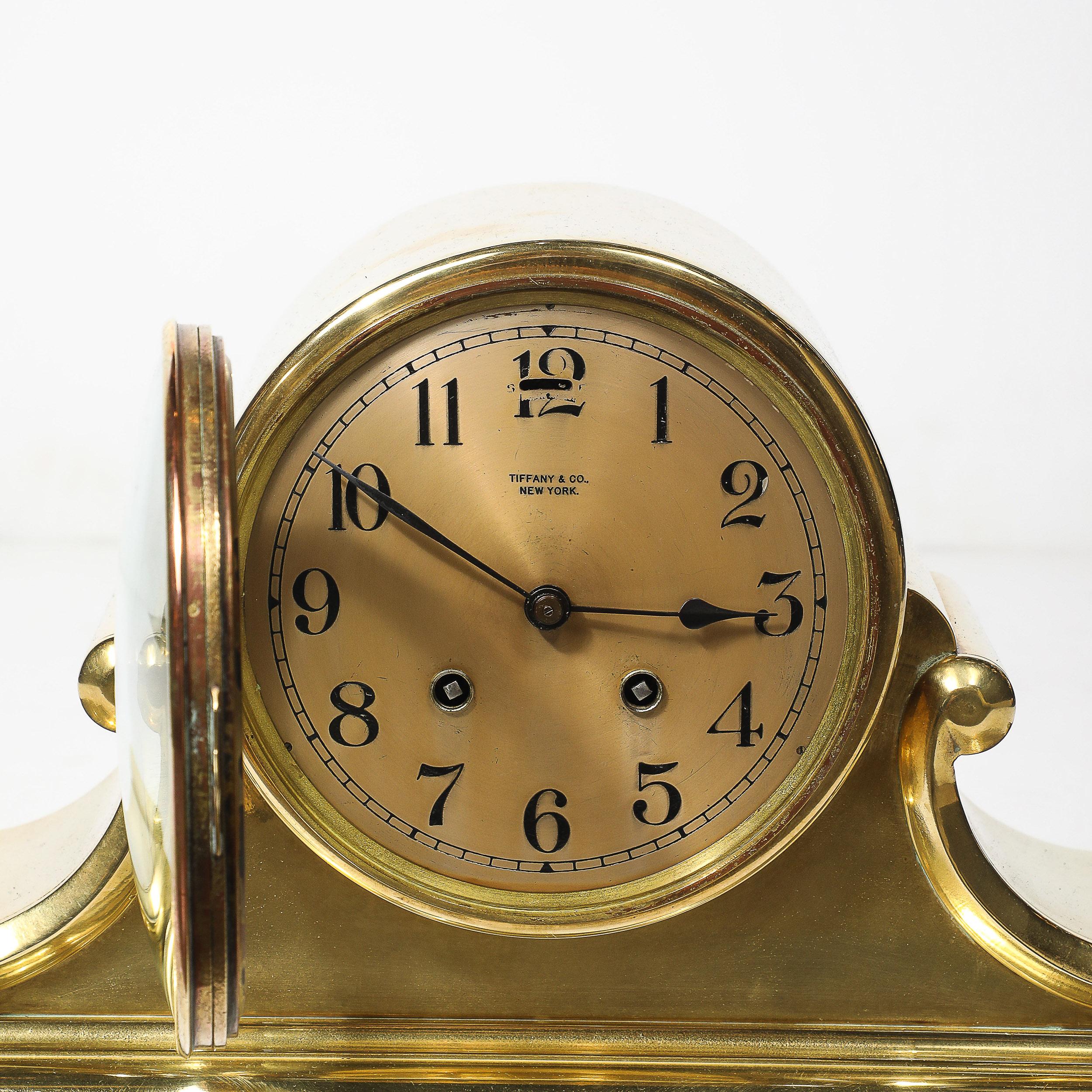Art Deco-Skulptur aus poliertem Messing Uhr von Chelsea Clock Co. Für Tiffany (Art déco) im Angebot
