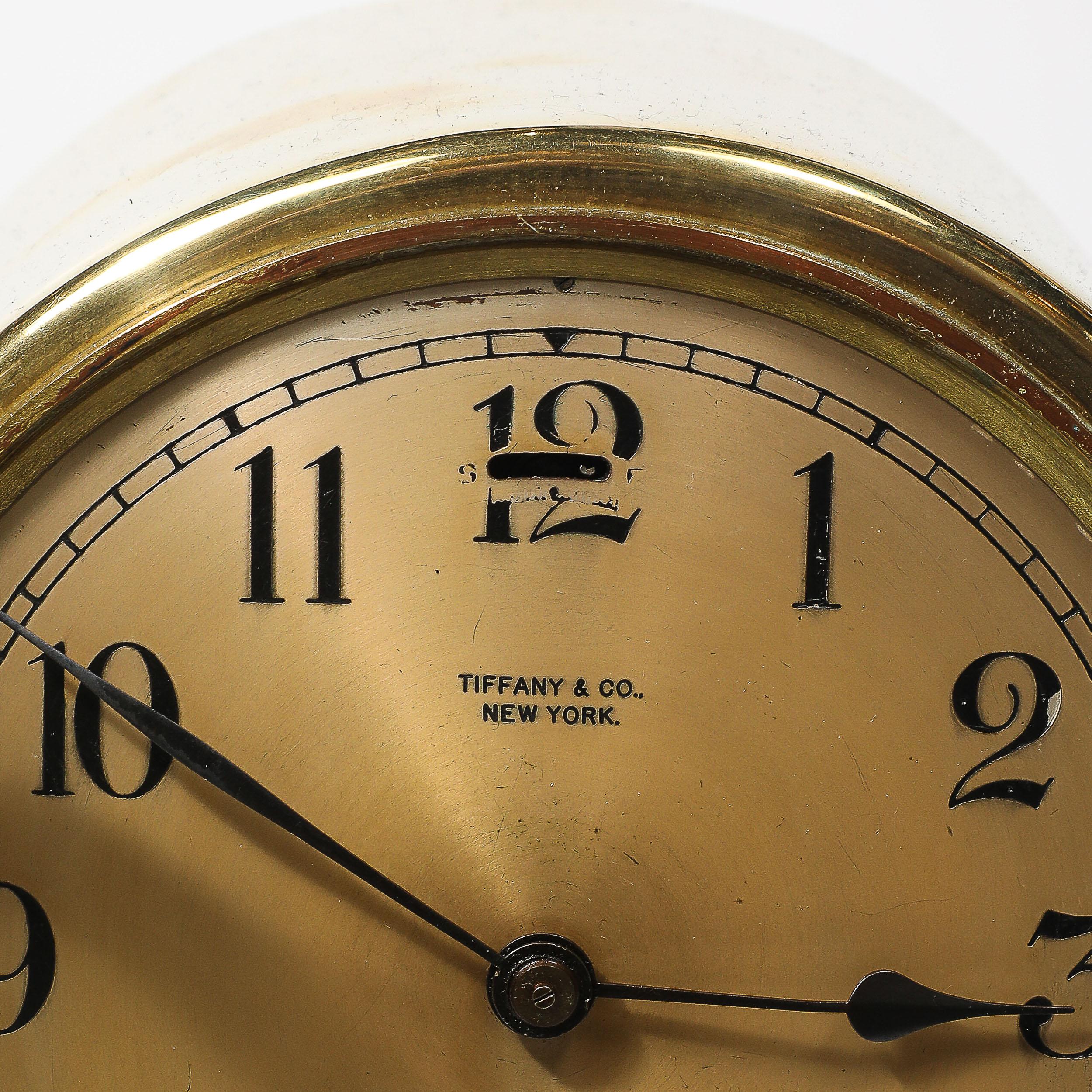 Art Deco-Skulptur aus poliertem Messing Uhr von Chelsea Clock Co. Für Tiffany (amerikanisch) im Angebot