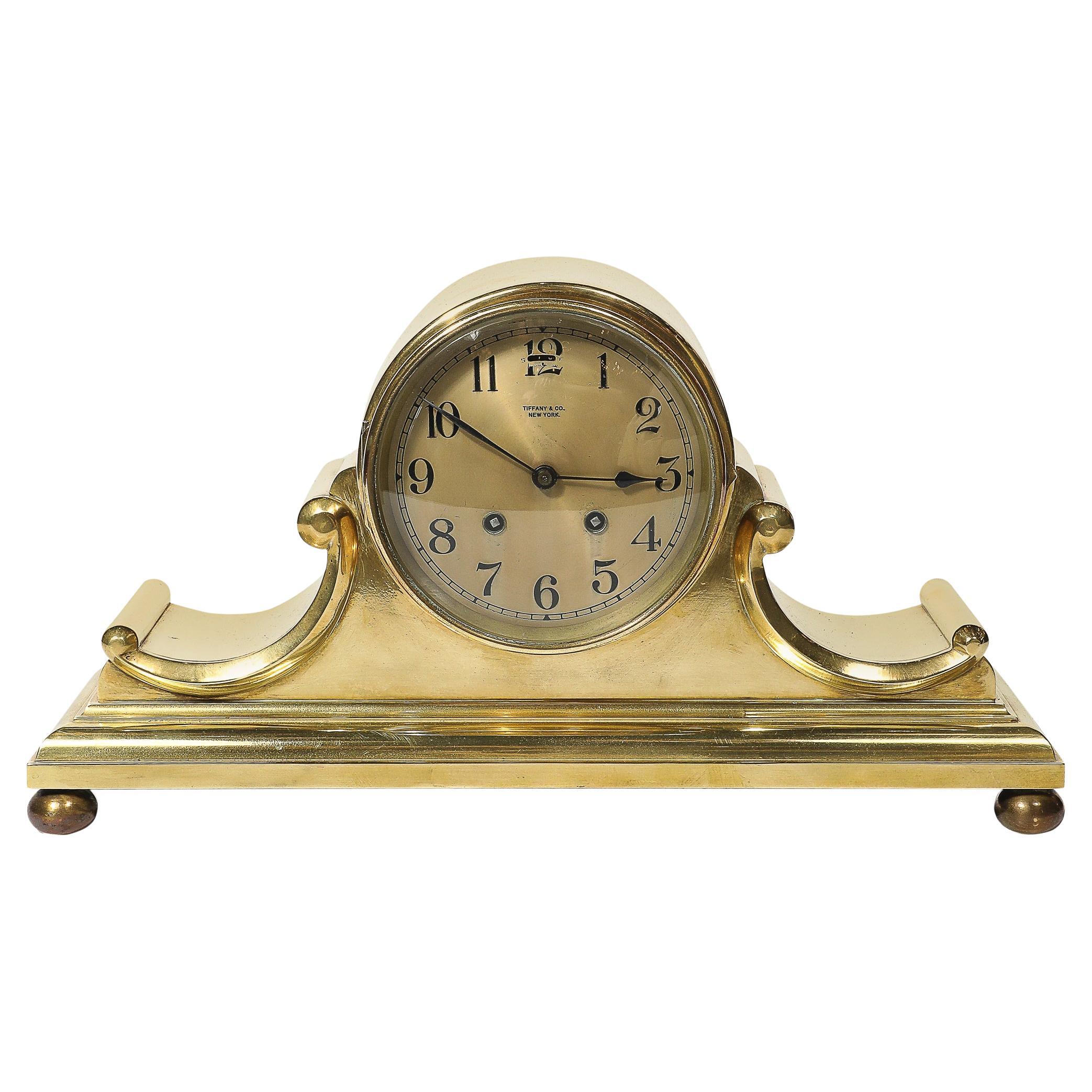 Art Deco-Skulptur aus poliertem Messing Uhr von Chelsea Clock Co. Für Tiffany im Angebot