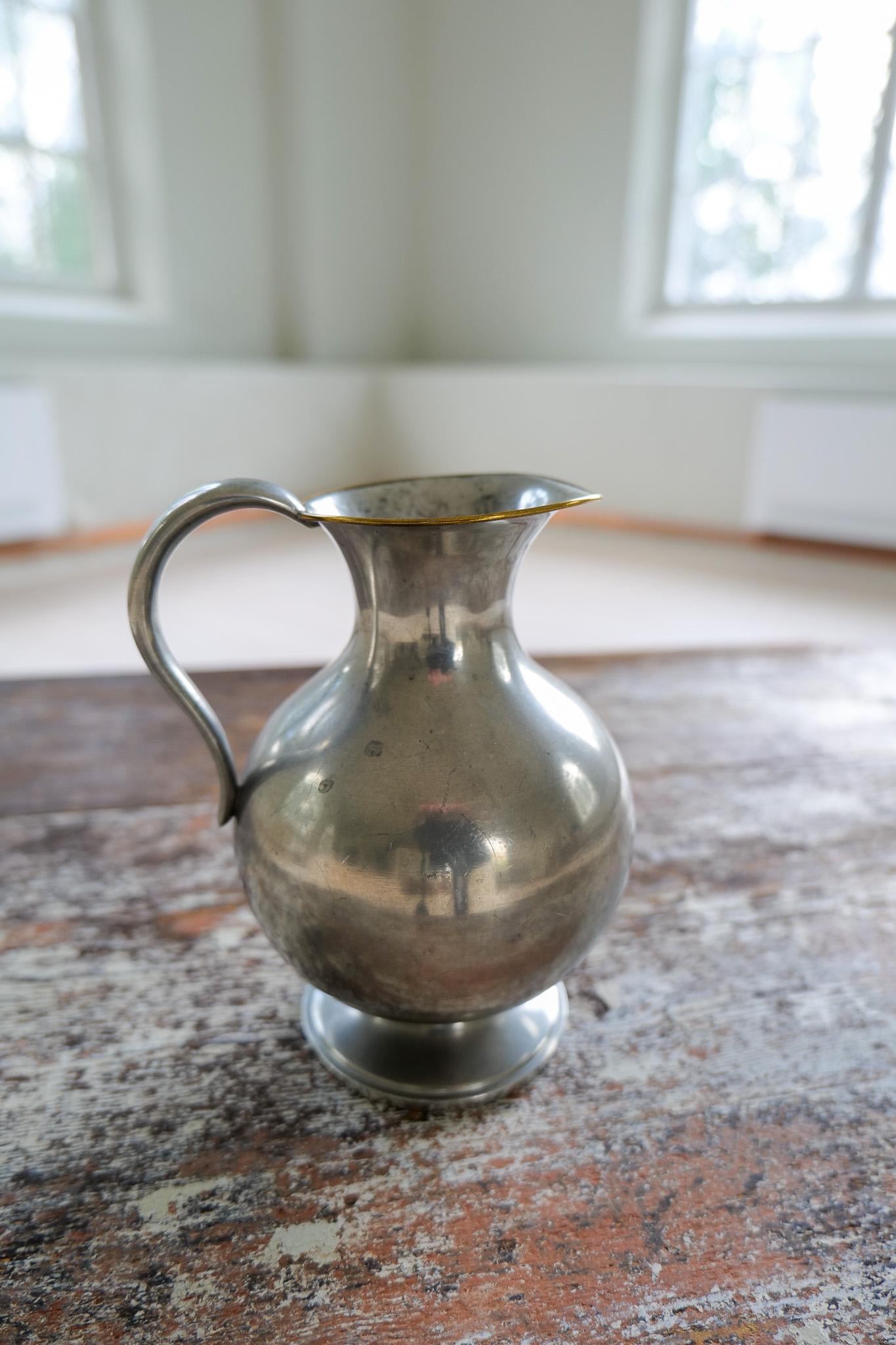 Vaso / Decanter scultoreo Art Deco in peltro Svezia GAB anni '30 In condizioni buone in vendita a Hillringsberg, SE