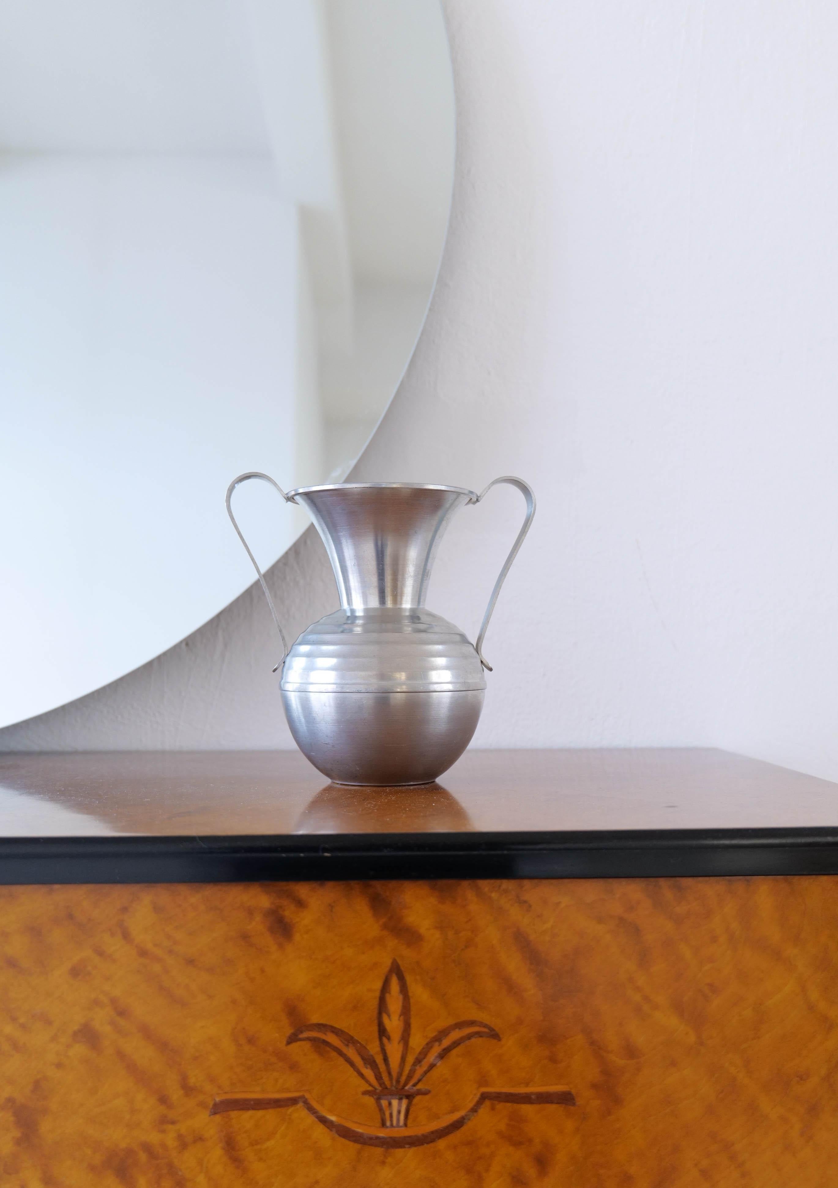 Skulpturale Art-déco-Vase aus Zinn, Norwegen, 1930er Jahre (Handgefertigt) im Angebot