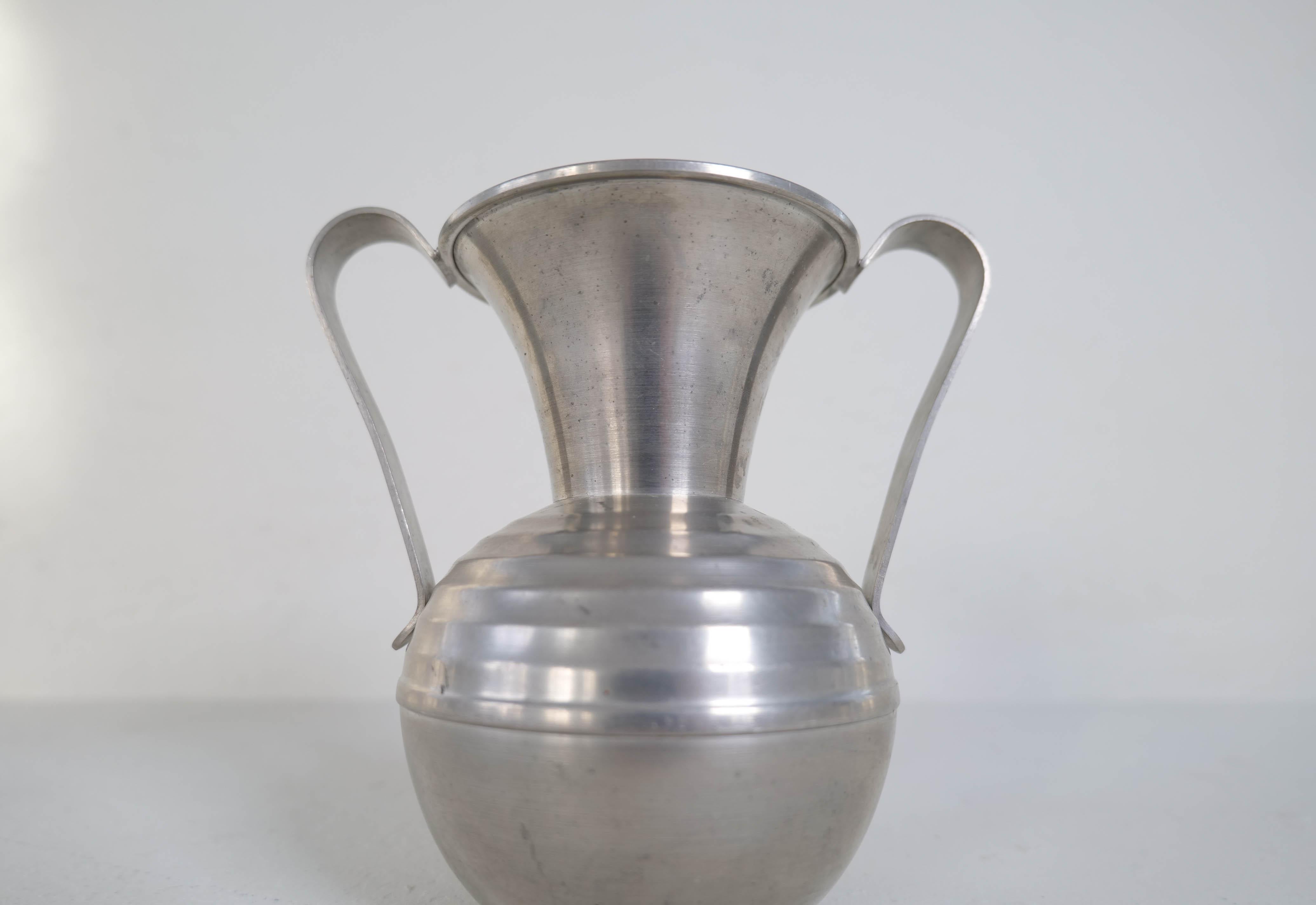 Skulpturale Art-déco-Vase aus Zinn, Norwegen, 1930er Jahre (Mitte des 20. Jahrhunderts) im Angebot