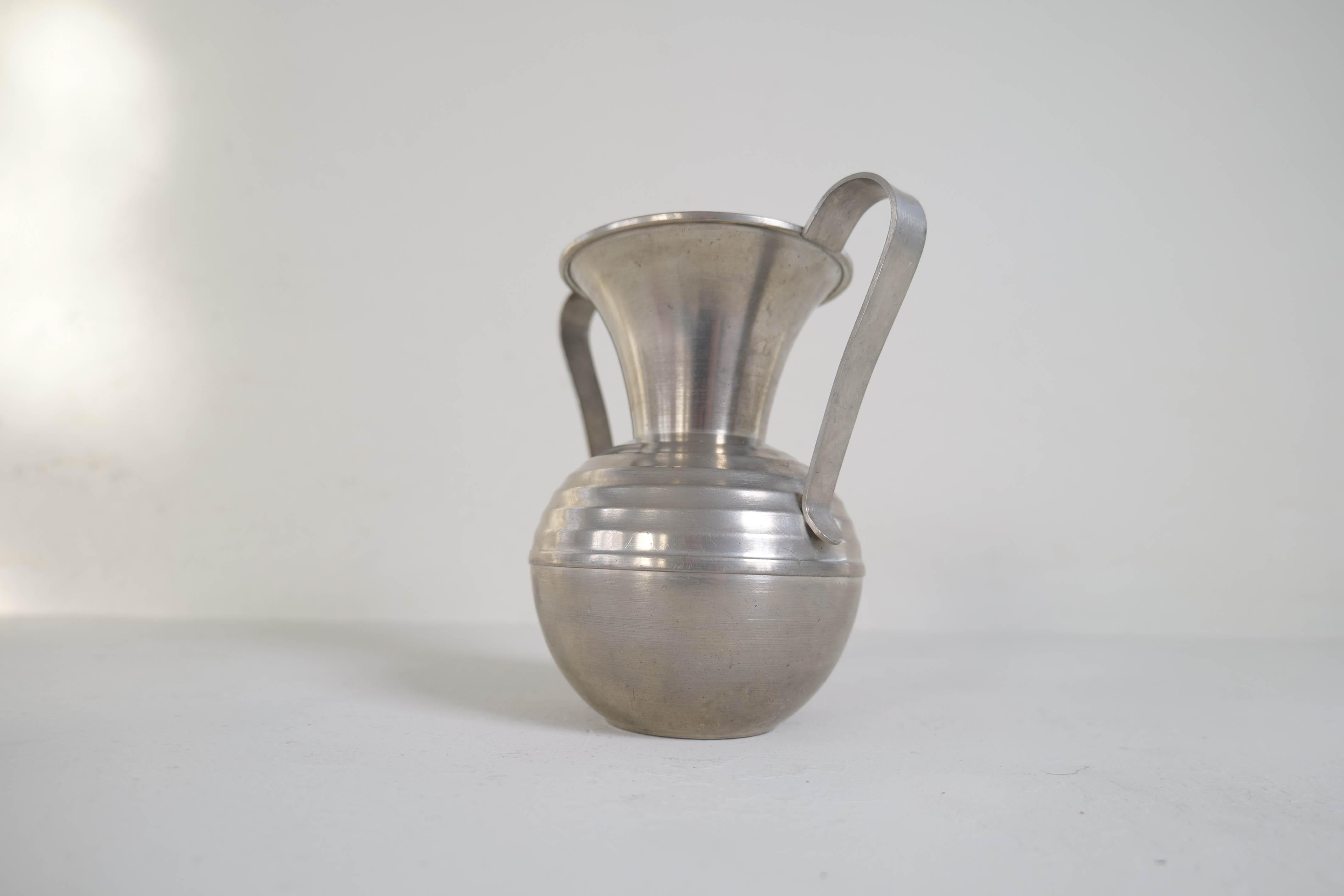 Skulpturale Art-déco-Vase aus Zinn, Norwegen, 1930er Jahre (Hartzinn) im Angebot