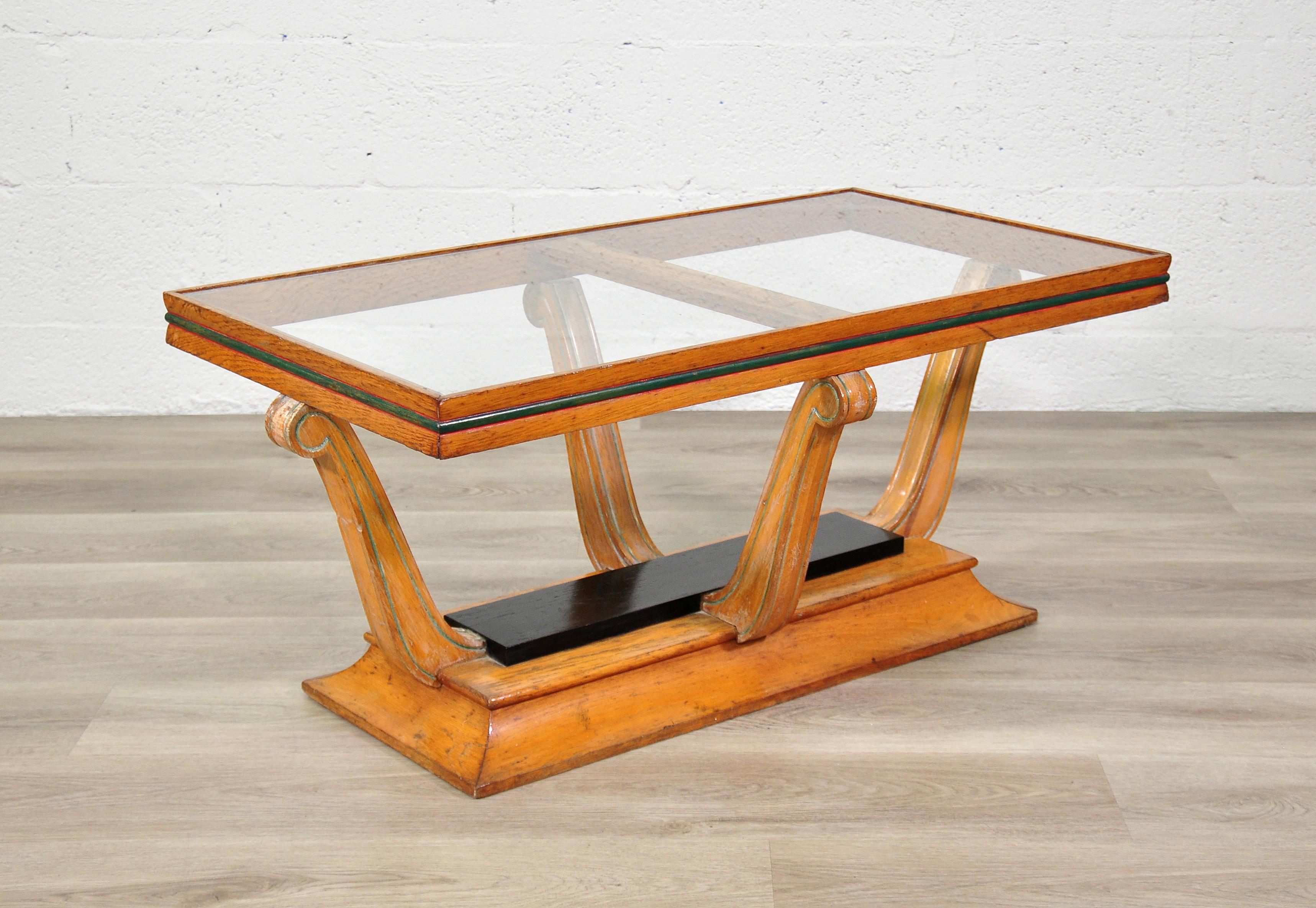 Table basse sculpturale Art Déco en bois et verre en vente 1