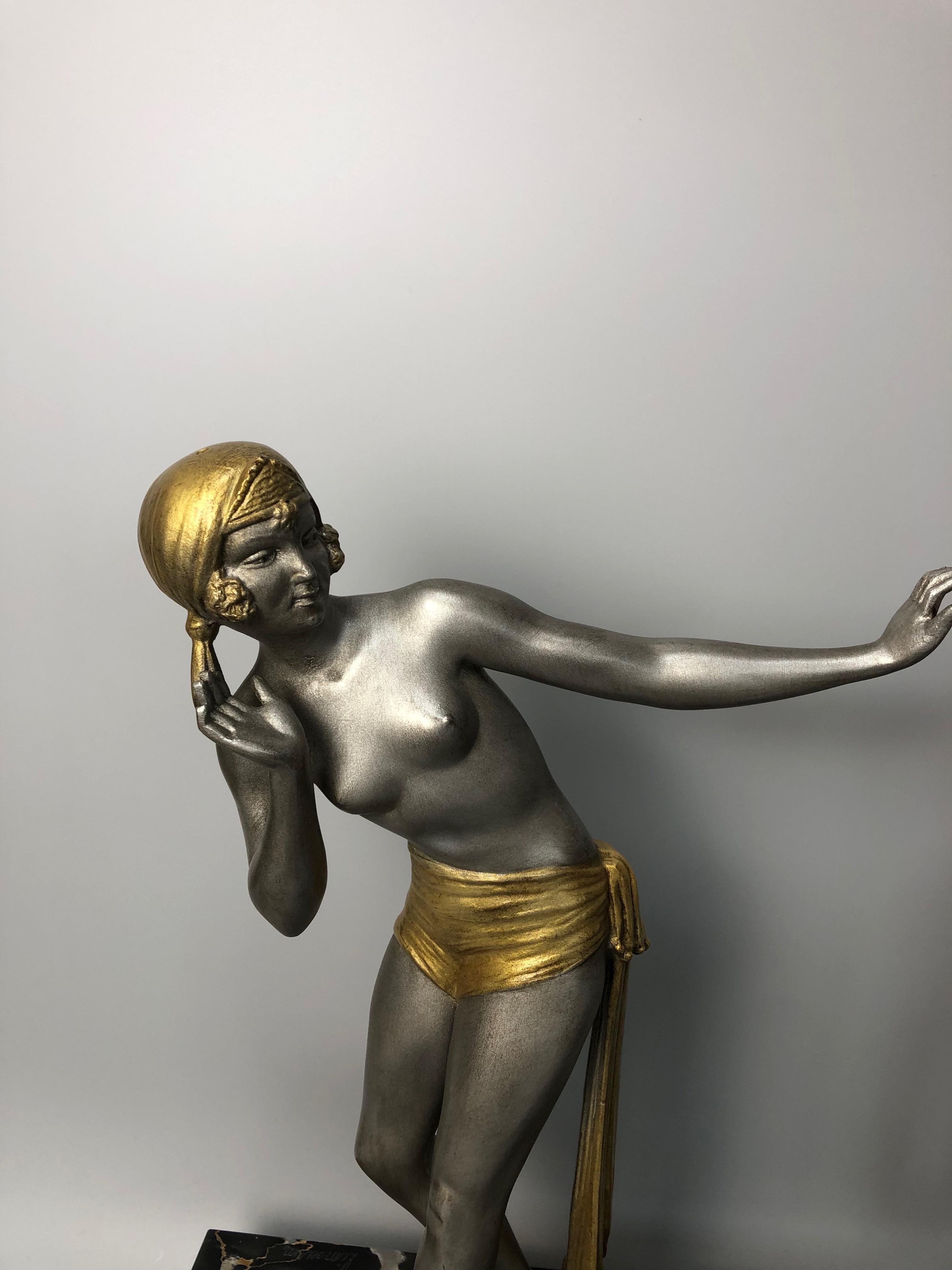 Art deco sculpture circa 1930.
Regulates silver and gold cold patina.
All on a portor marble base.
Small restoration on a cymbal.
Signed on Limousin marble.
Total height: 39 cm
Length: 47.5cm
Width: 13.5cm
Weight: 9 Kg