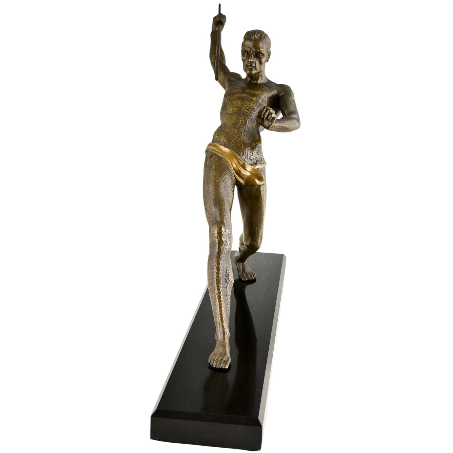 Sculpture Art déco représentant un athlète avec lancer de javelin à lance signée par Limousin, 1930. Bon état - En vente à Antwerp, BE