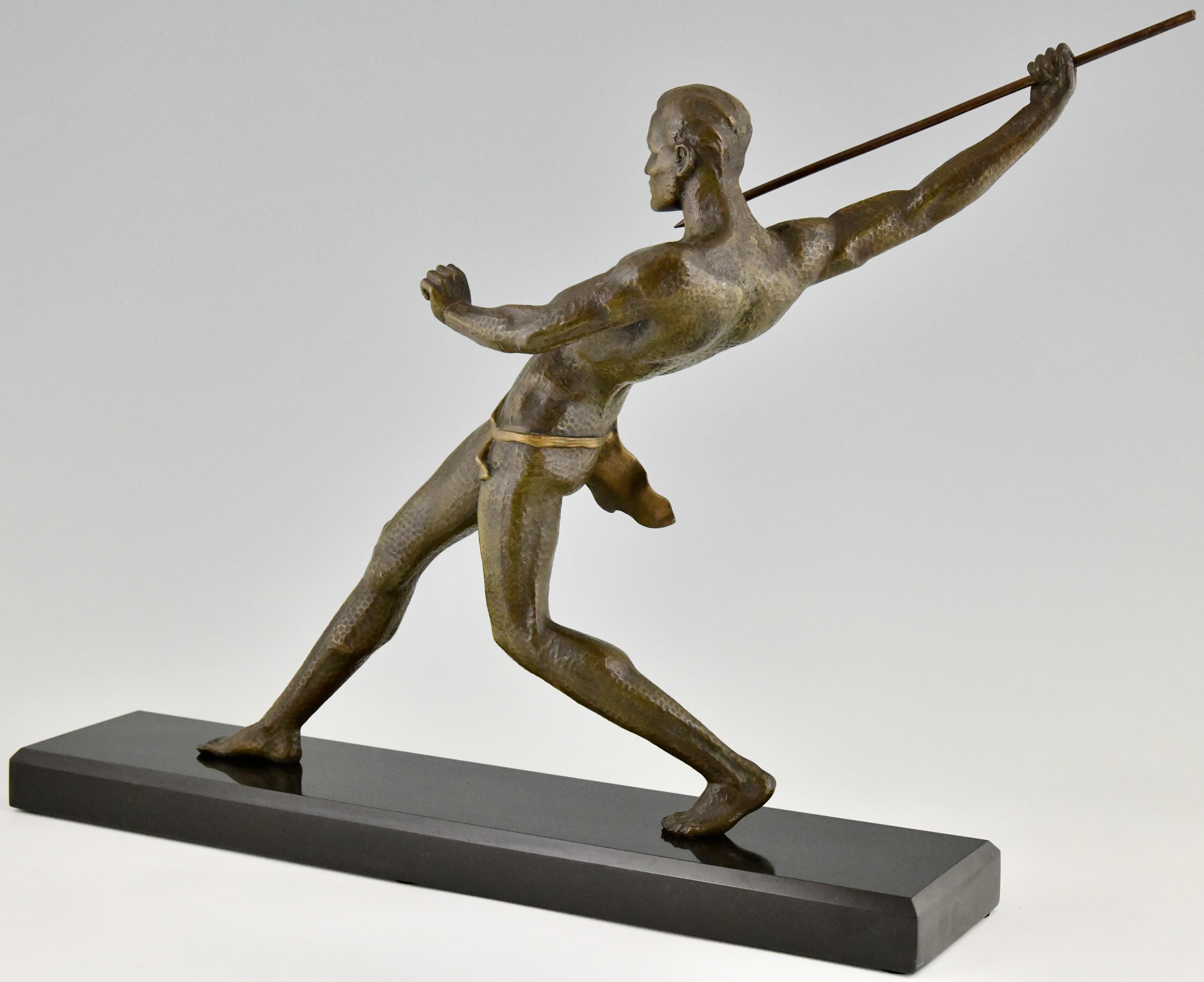 Métal Sculpture Art déco représentant un athlète avec lancer de javelin à lance signée par Limousin, 1930. en vente