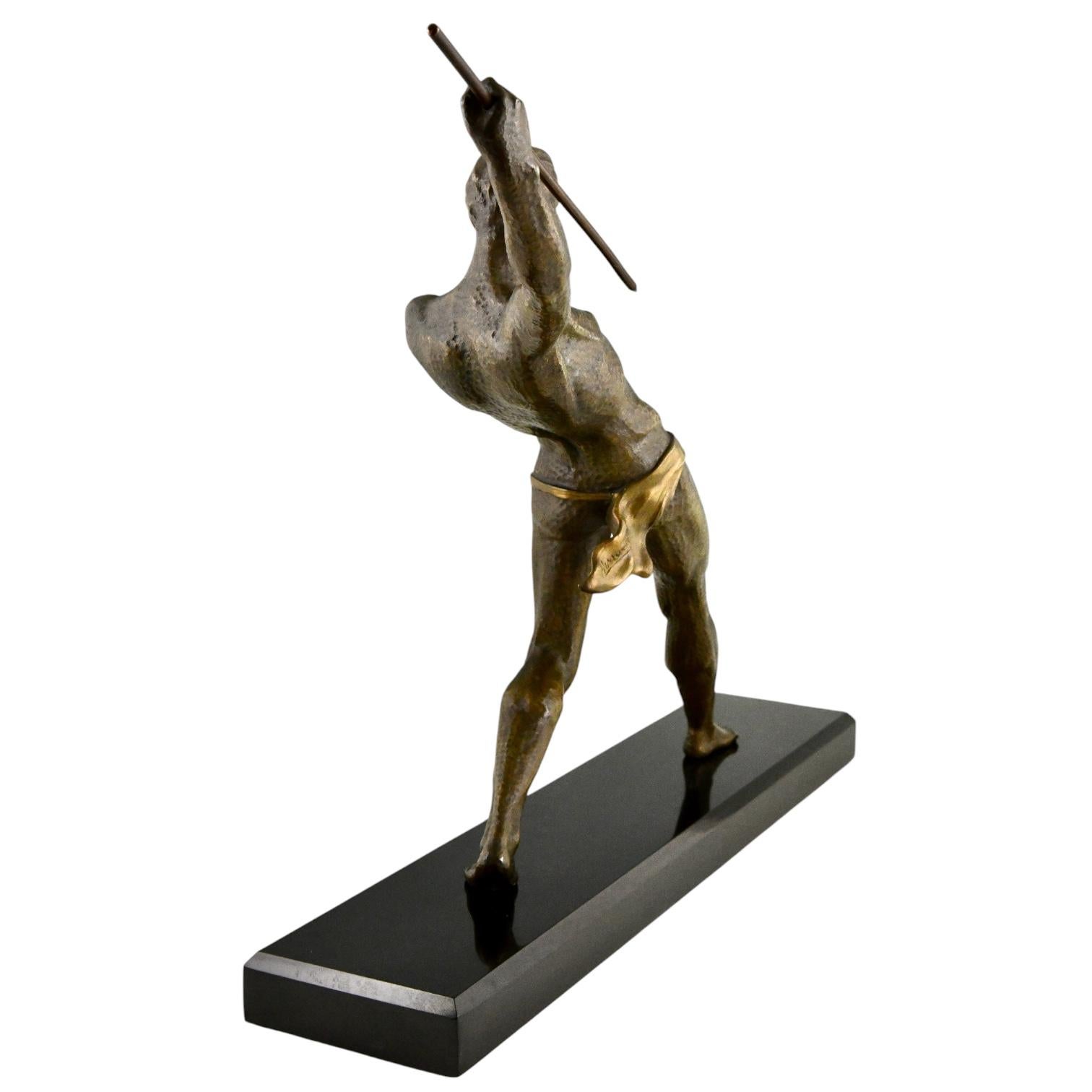 Sculpture Art déco représentant un athlète avec lancer de javelin à lance signée par Limousin, 1930. en vente 2