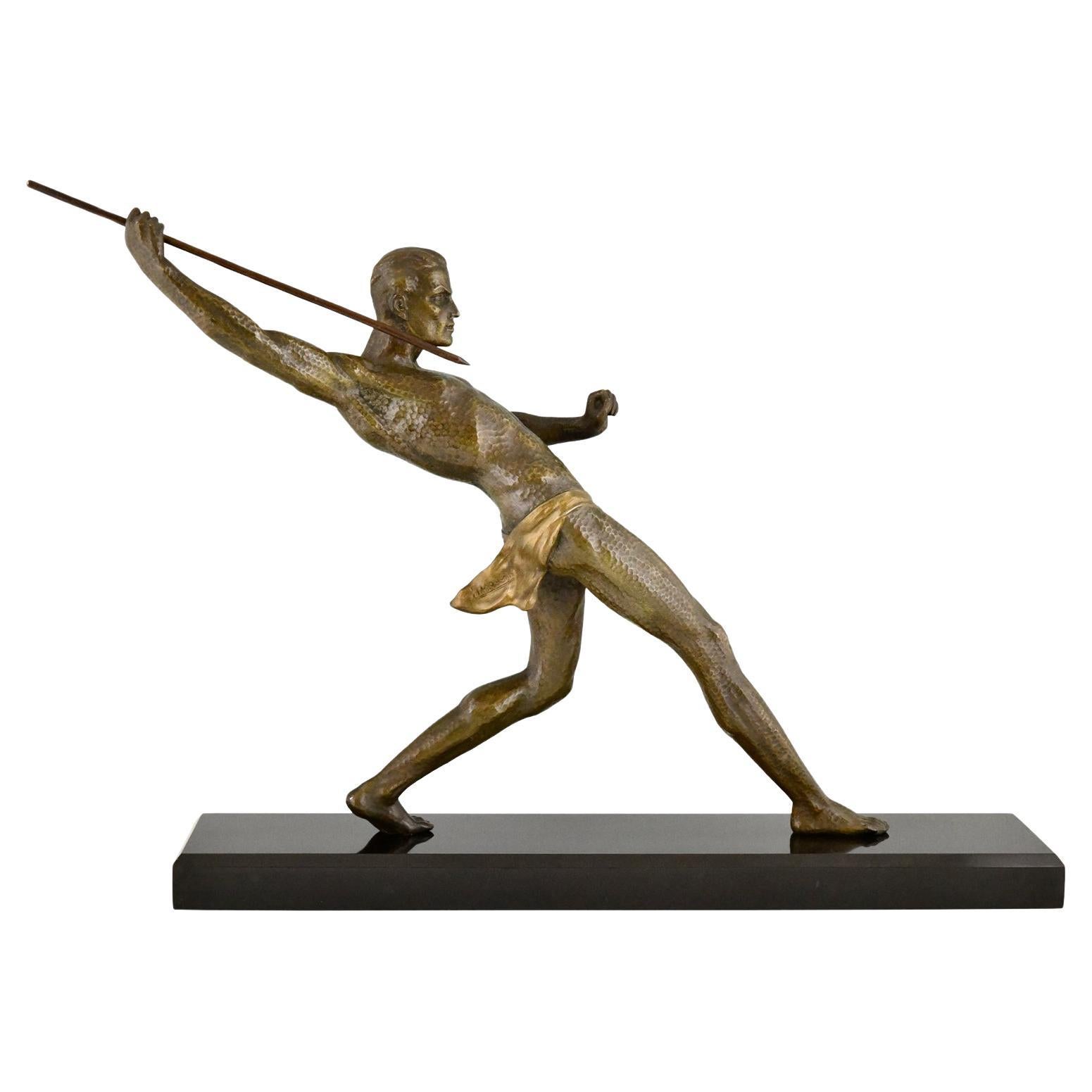 Sculpture Art déco représentant un athlète avec lancer de javelin à lance signée par Limousin, 1930. en vente