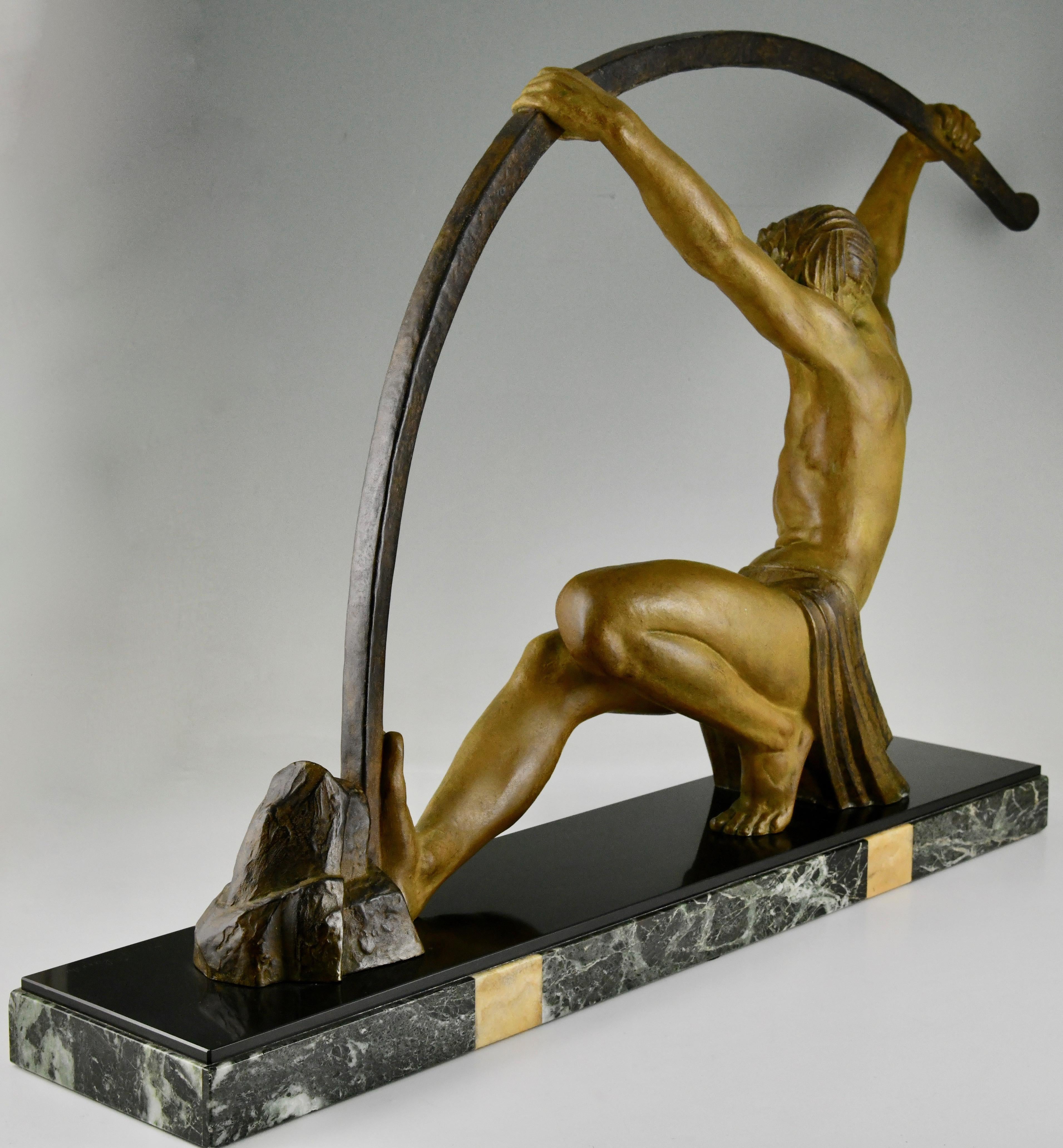 Art Deco Sculpture Bending Bar Man L'age Du Bronze Demetre H. Chiparus, 1930 In Good Condition In Antwerp, BE