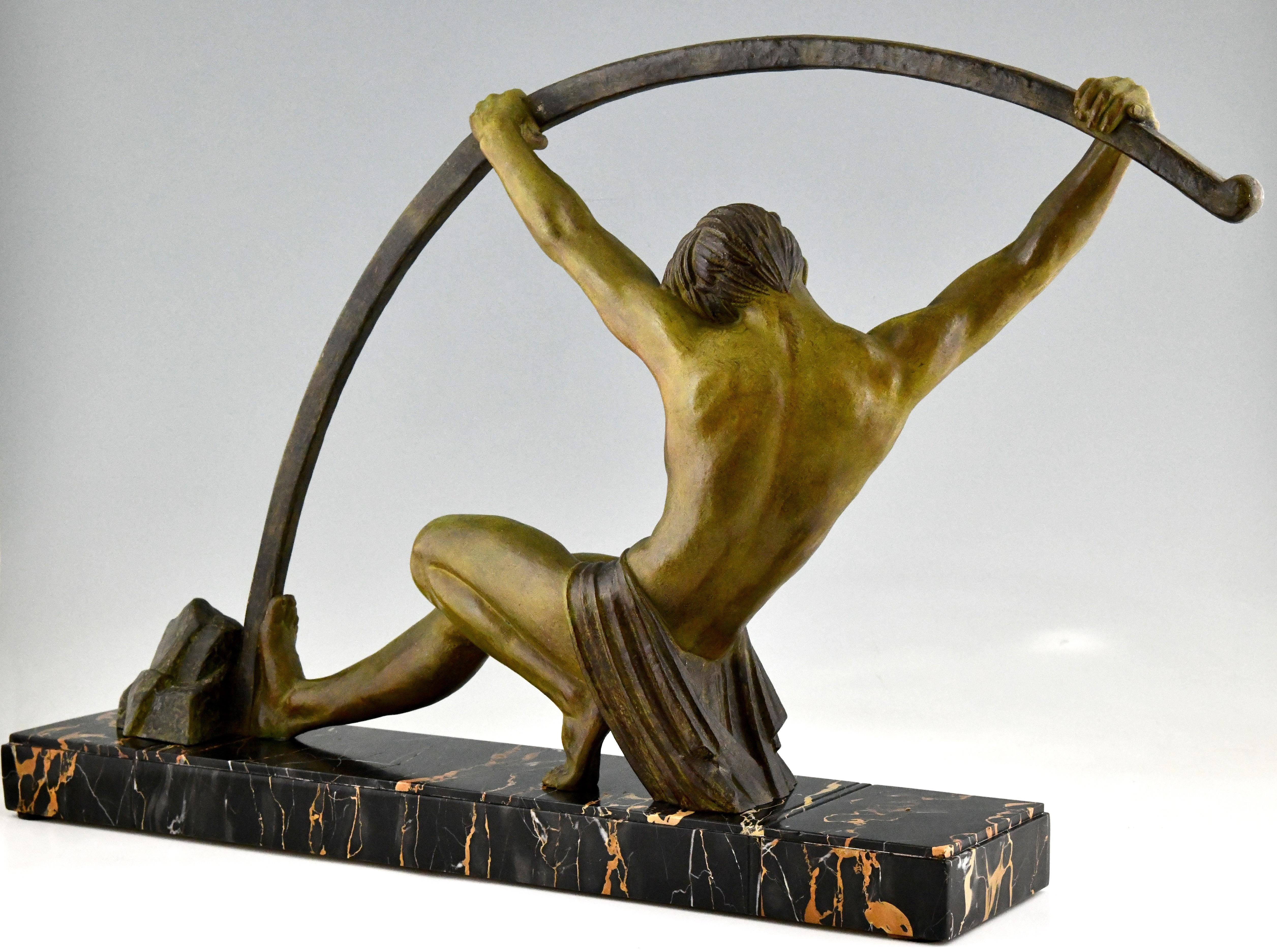 Metal Art Deco Sculpture Bending Bar Man L'age Du Bronze Demetre H. Chiparus, 1930