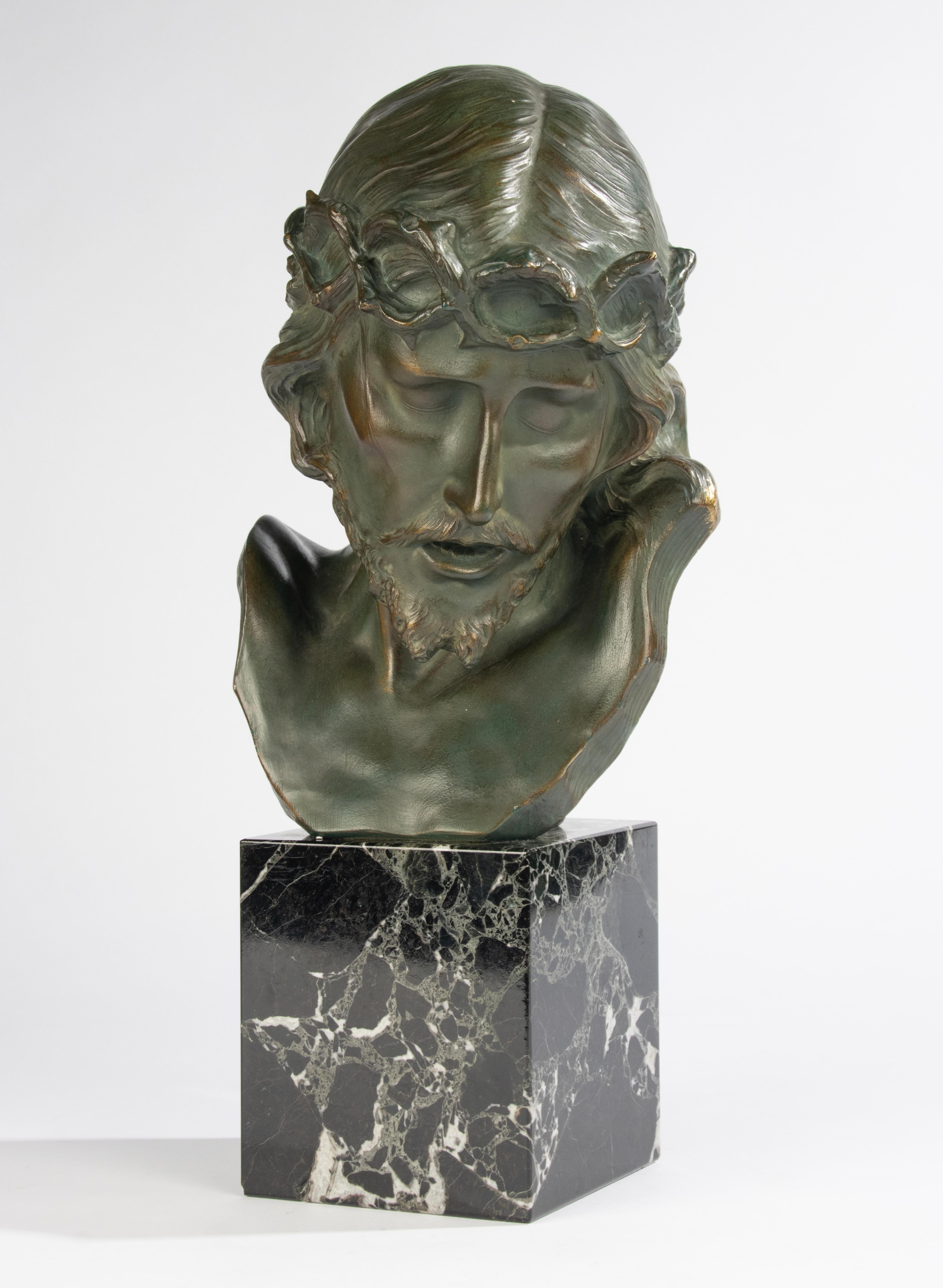 Belge Sculpture Art déco - Buste de Jésus-Christ - Johannes Dommisse - Terracotta en vente