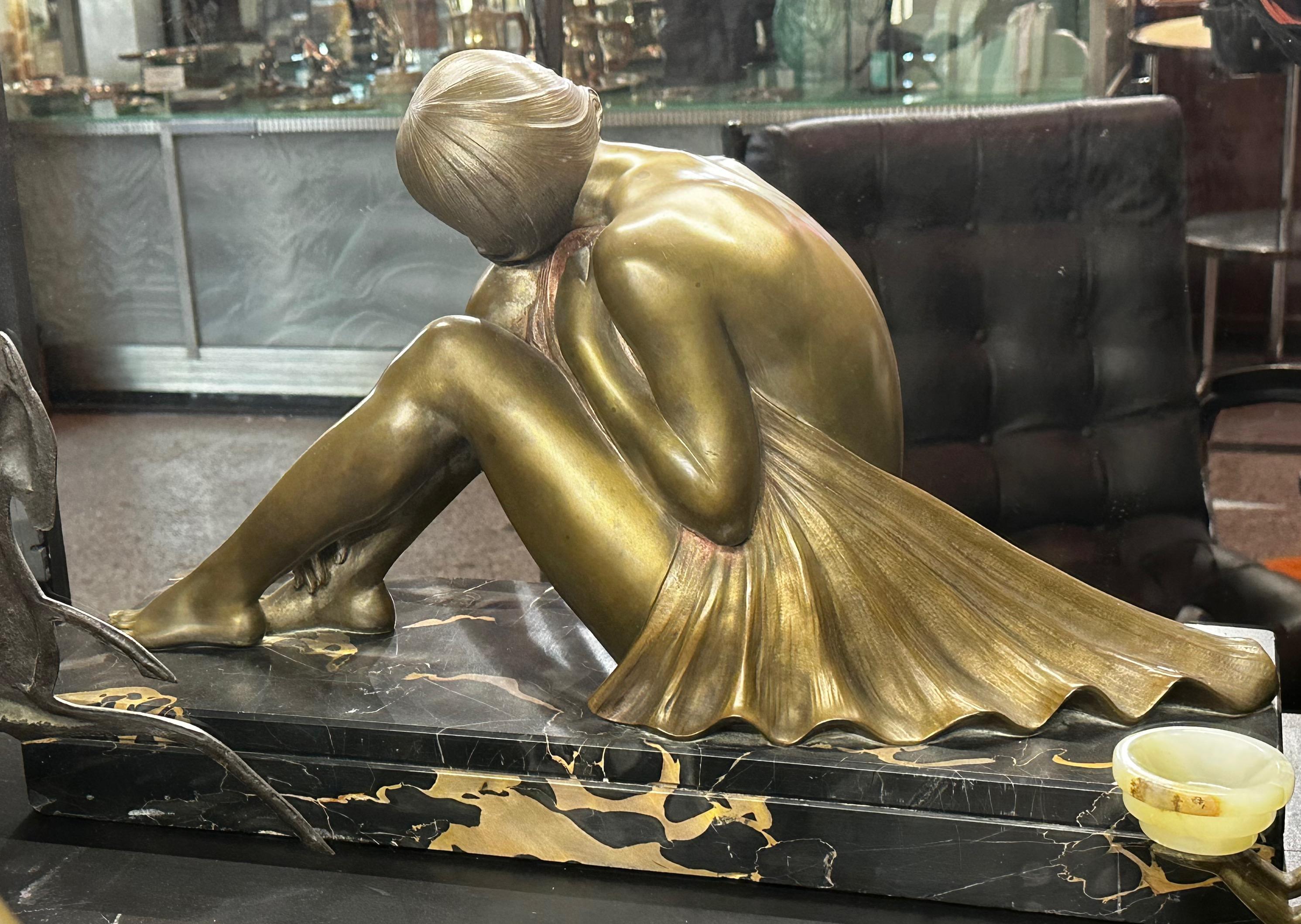 Art-Déco-Skulptur von Armand Godard „Draped Woman“ im Angebot 3