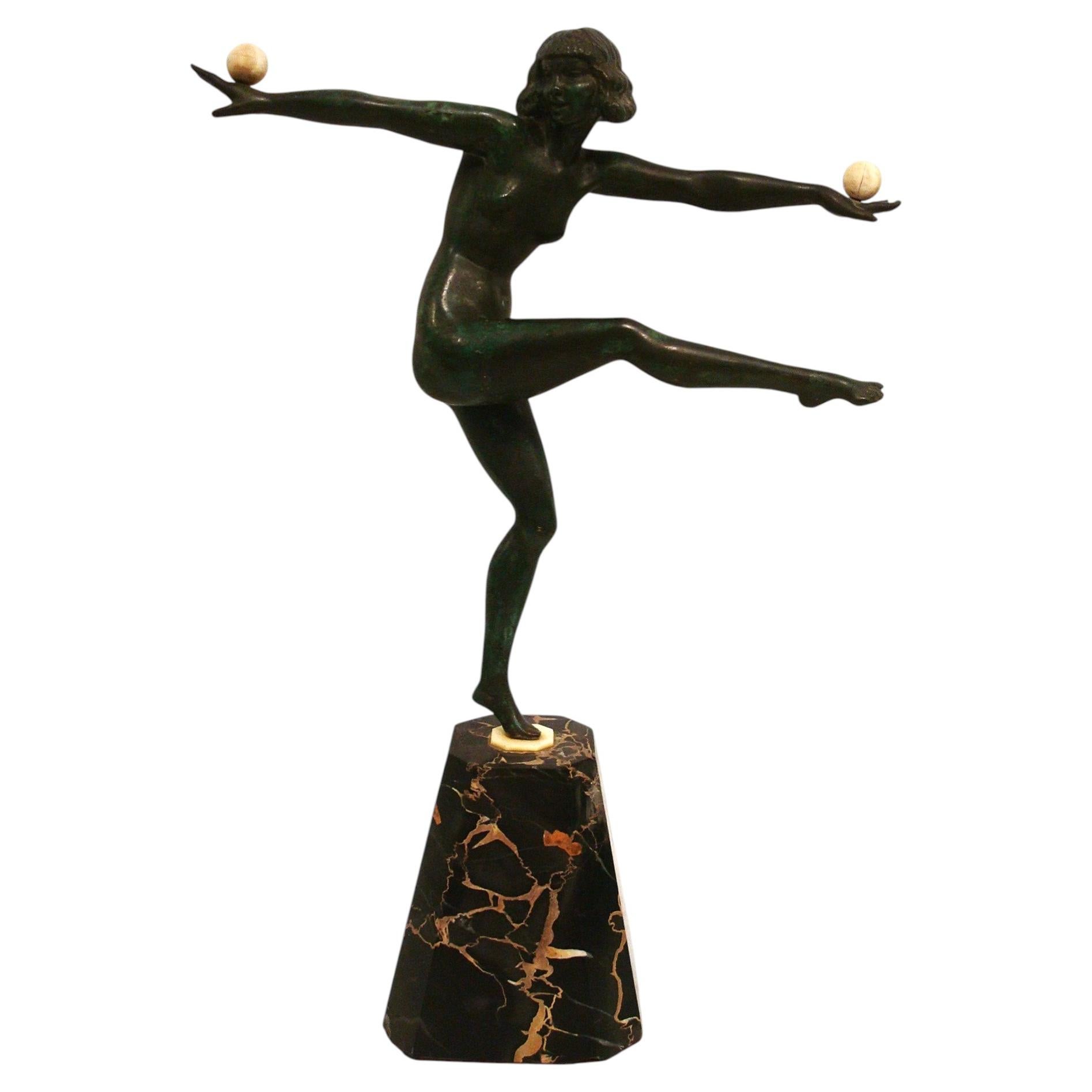 Scultura Art Déco di Marcel Bouraine, Donna in equilibrio - Francia 1925