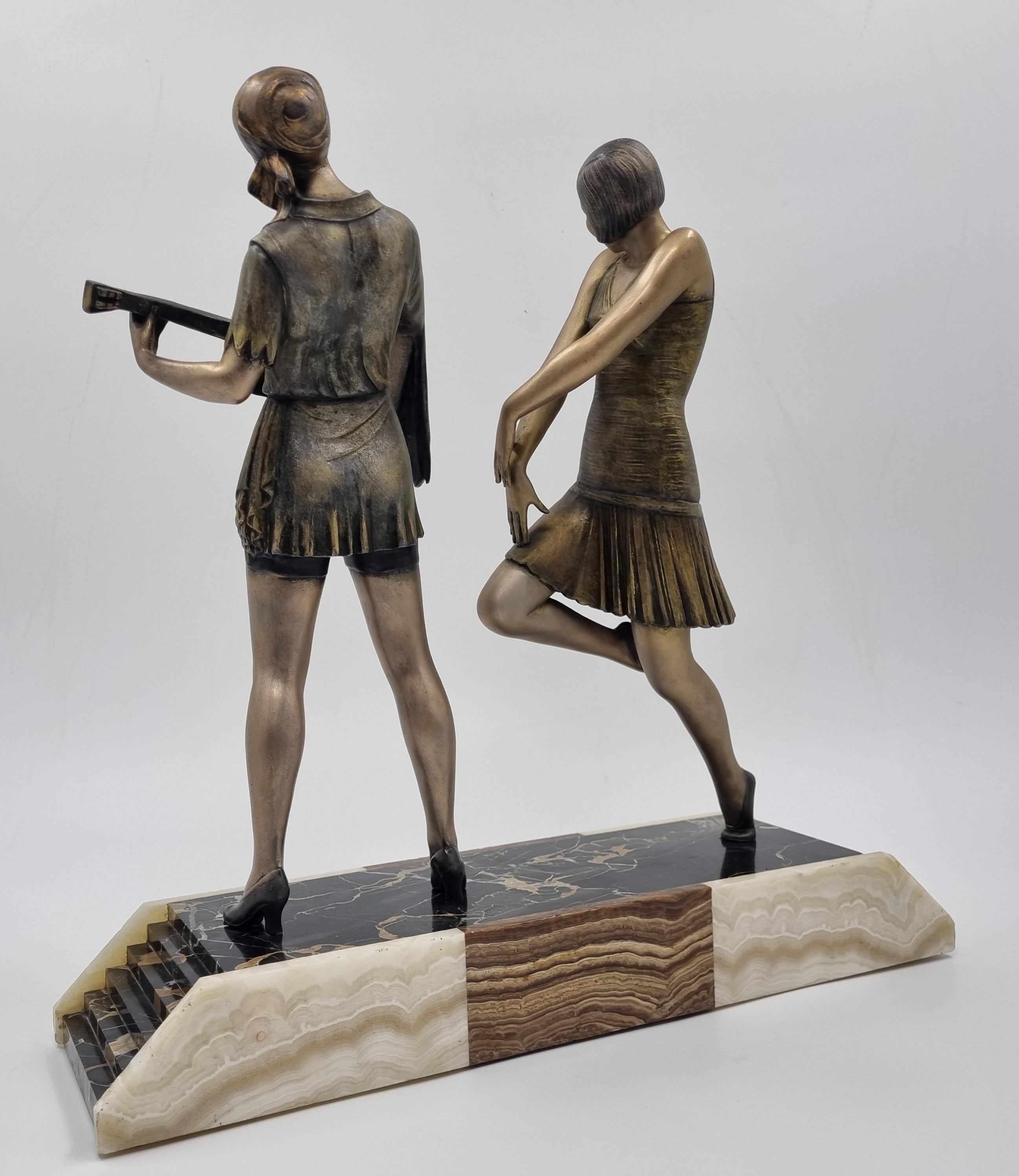 Inizio XX secolo Scultura Art Deco Ballerina e musicista in vendita