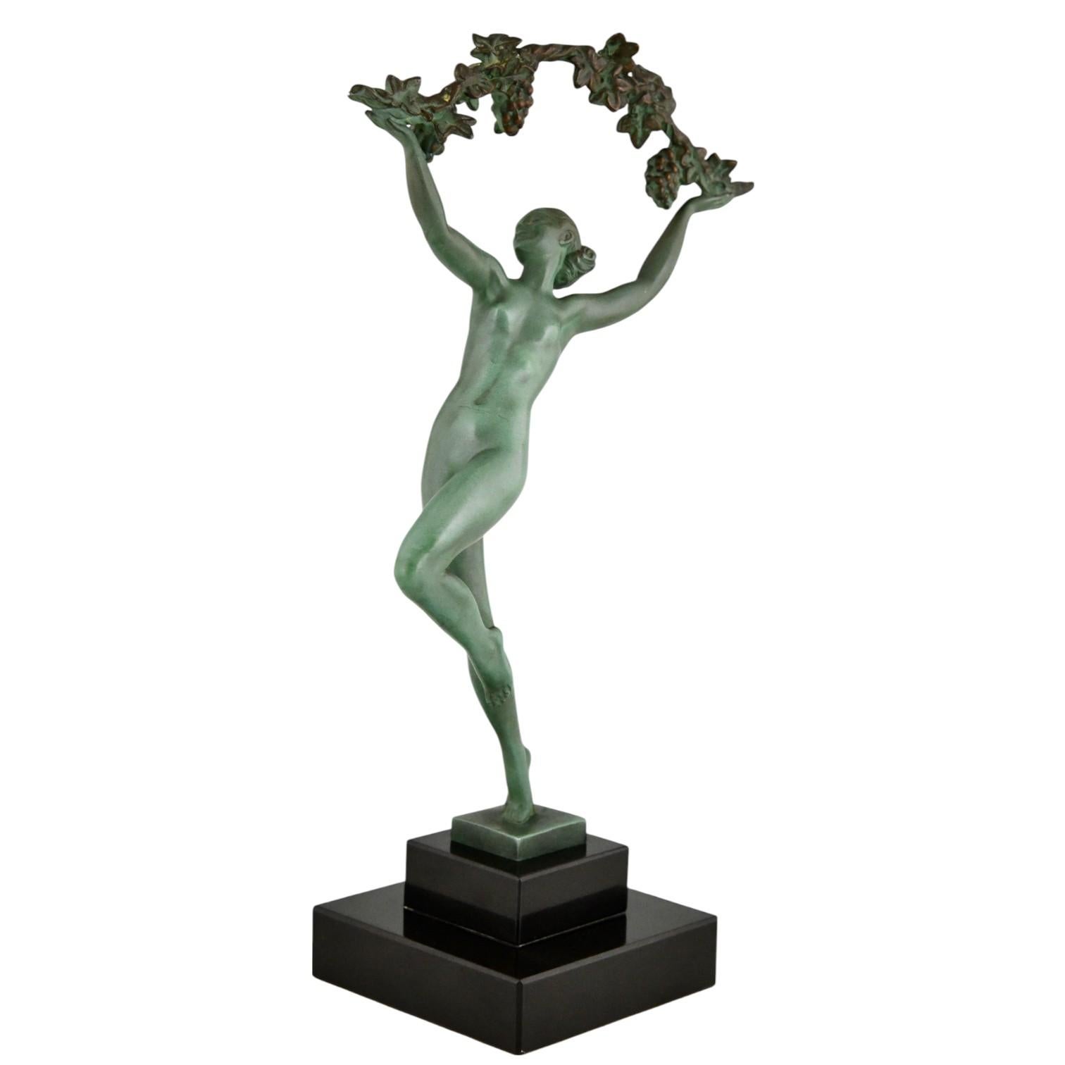 Art Deco Skulptur Tänzerin mit Weintrauben Griserie Guerbe für Max Le Verrier (Art déco) im Angebot