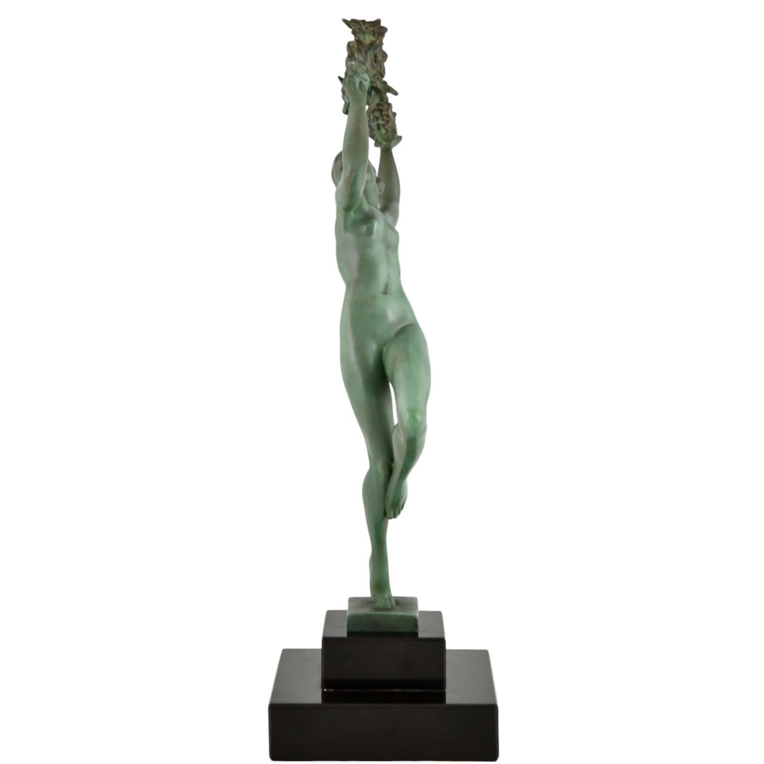 Art Deco Skulptur Tänzerin mit Weintrauben Griserie Guerbe für Max Le Verrier (Französisch) im Angebot