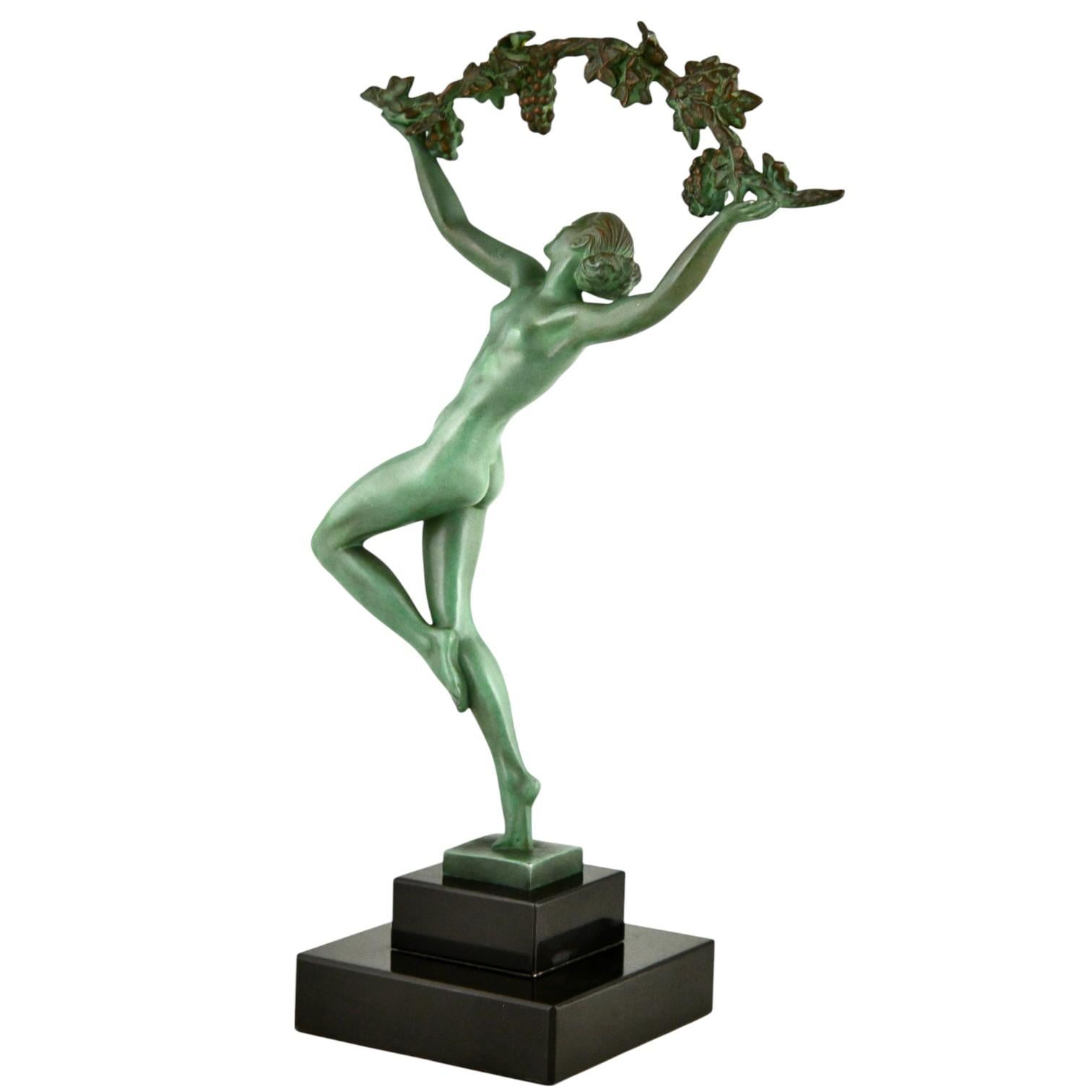 Art Deco Skulptur Tänzerin mit Weintrauben Griserie Guerbe für Max Le Verrier (Metall) im Angebot