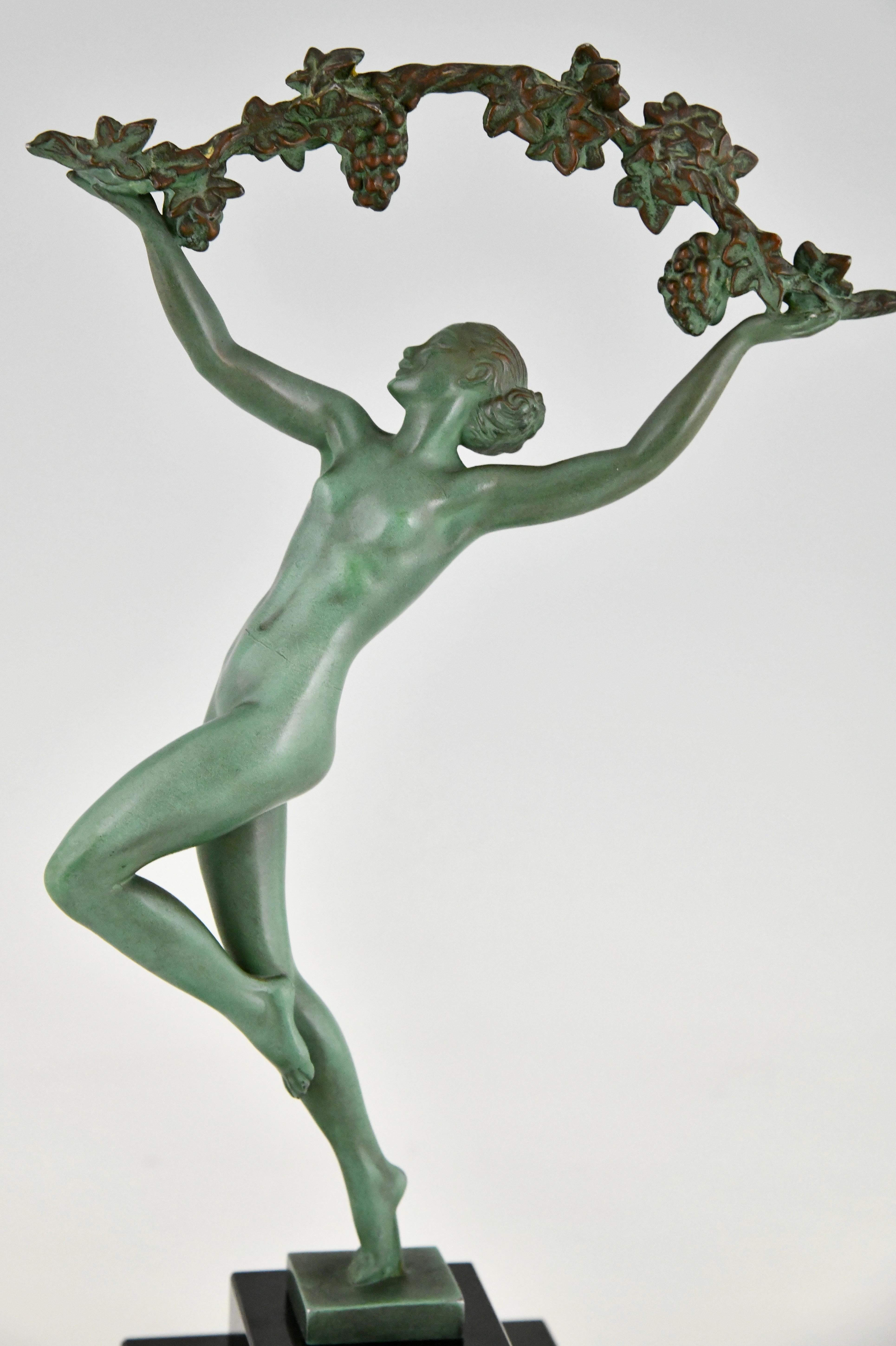 Art Deco Skulptur Tänzerin mit Weintrauben Griserie Guerbe für Max Le Verrier im Angebot 1