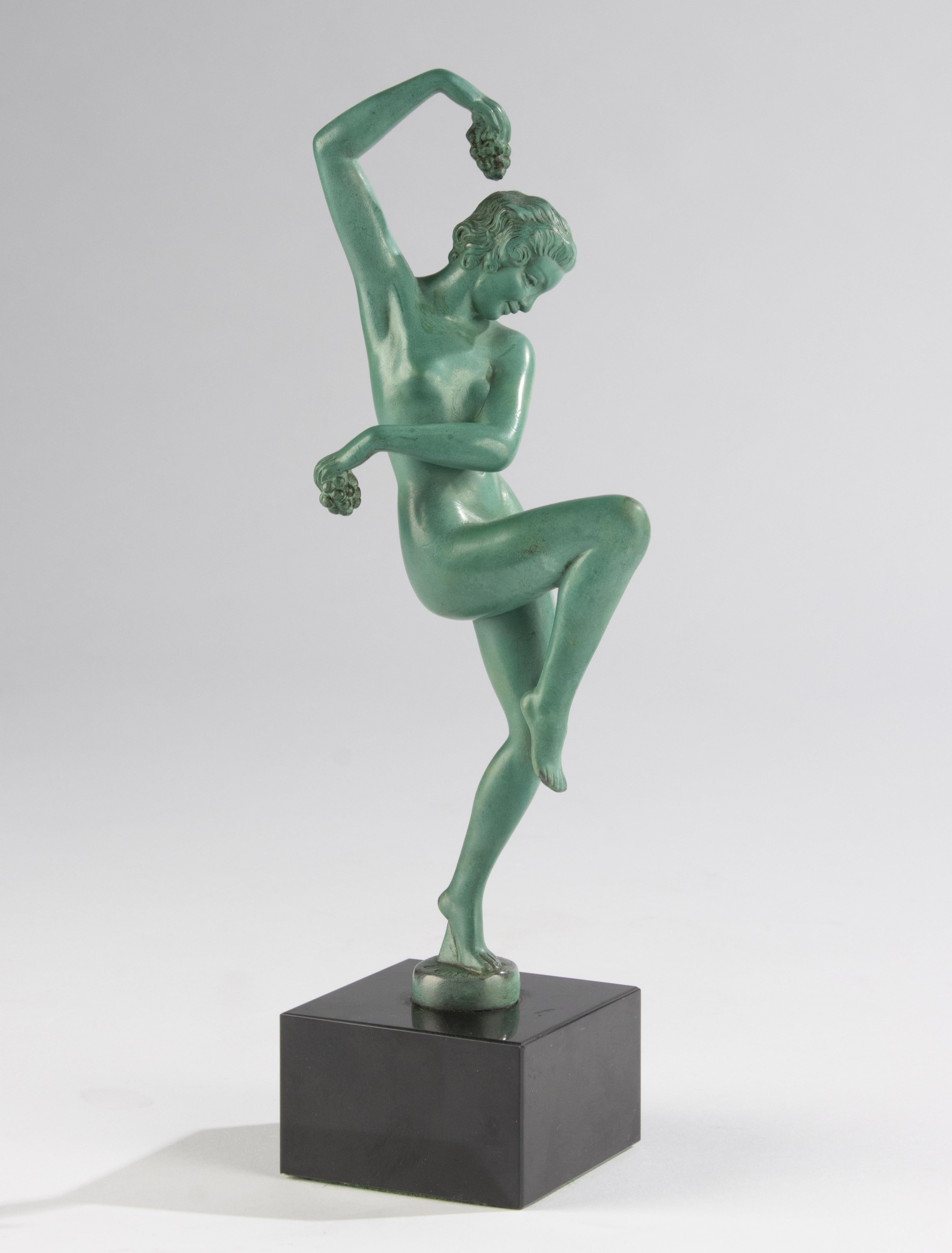 Patinato Scultura Art Déco - Donna che balla - Di DENIS - Max Verrier - Speltro patinato in vendita