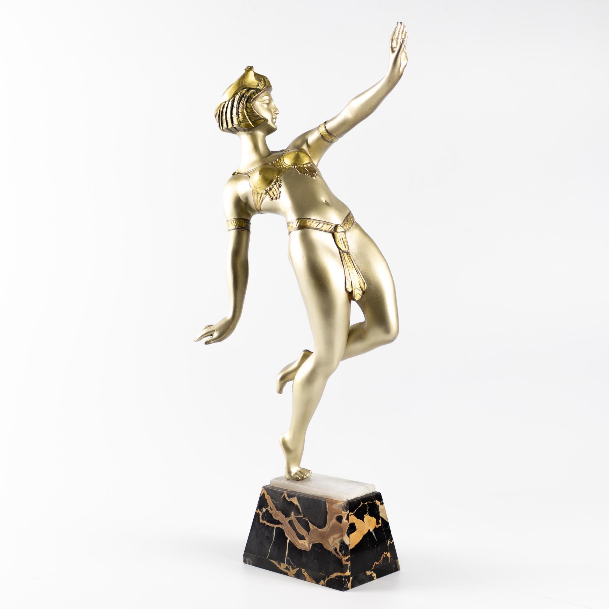 Lady figure made in plated and gold fonte d'art.
Base made of portoro marble plates.
This piece is signed on the base by 