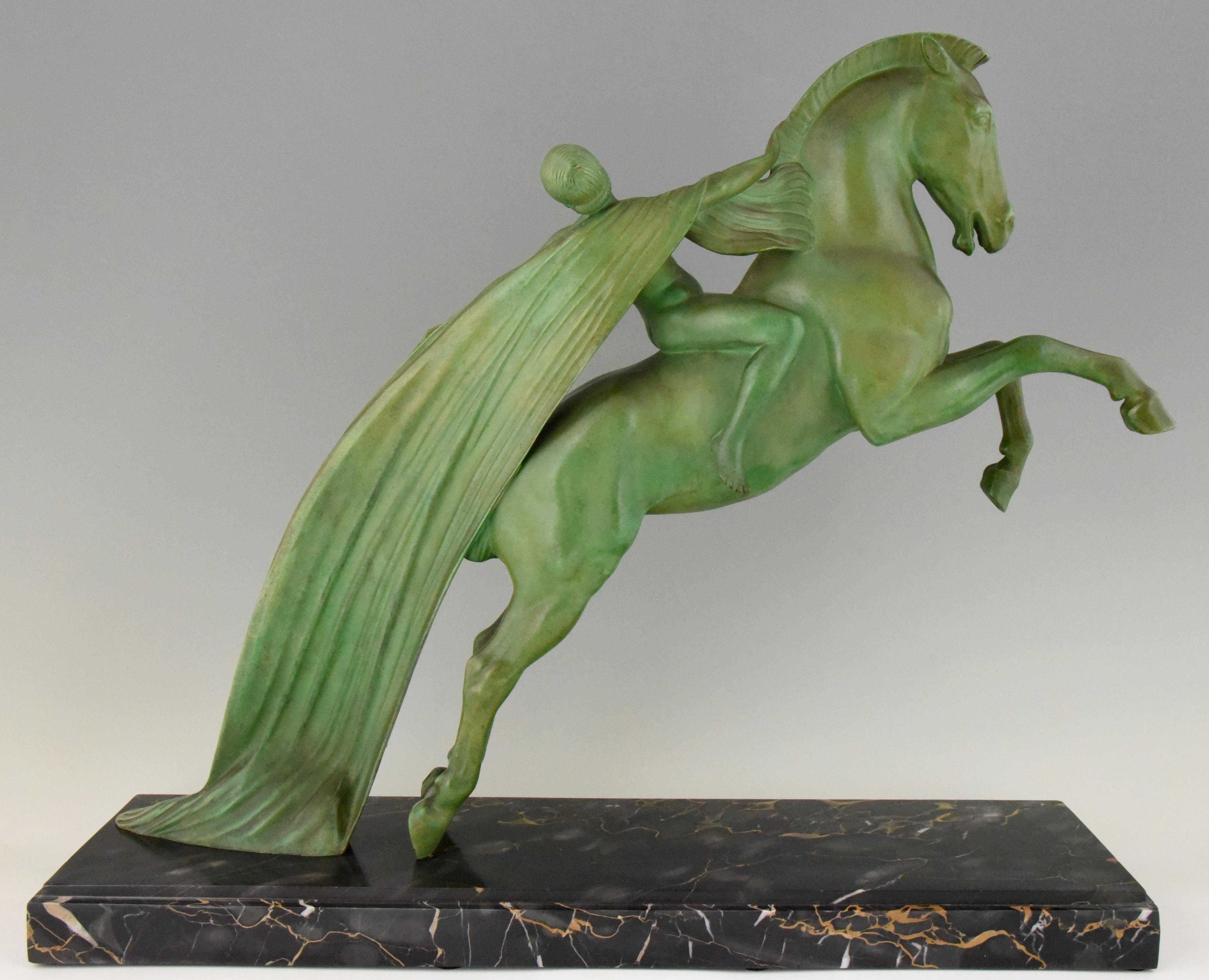 Art Deco Sculpture of a Female Nude on a Horse by Charles Charles  1930 France (20. Jahrhundert)