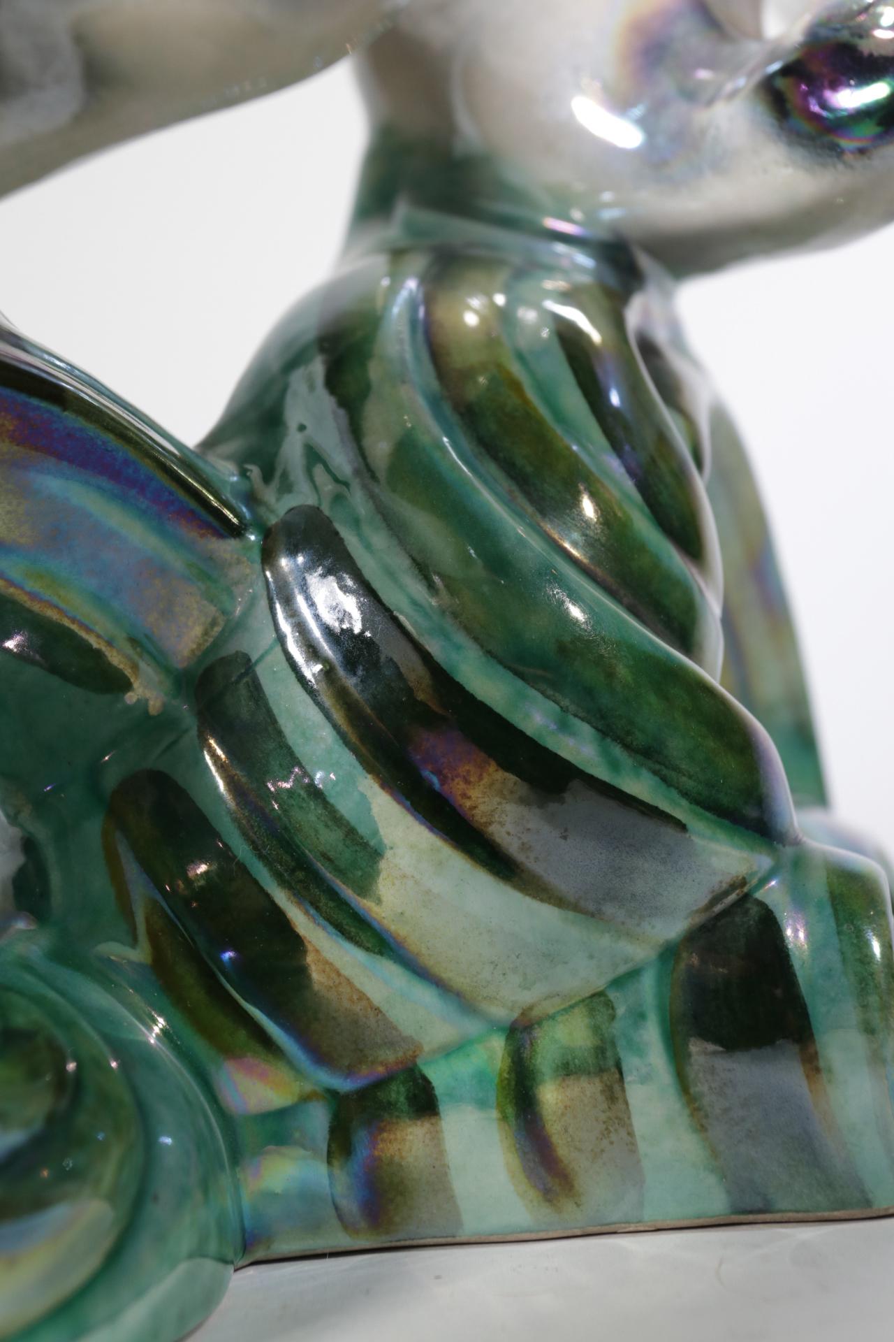 Scultura Art Deco Uccelli Volanti Porcellana Iridescente 1920 In condizioni buone in vendita a Boven Leeuwen, NL
