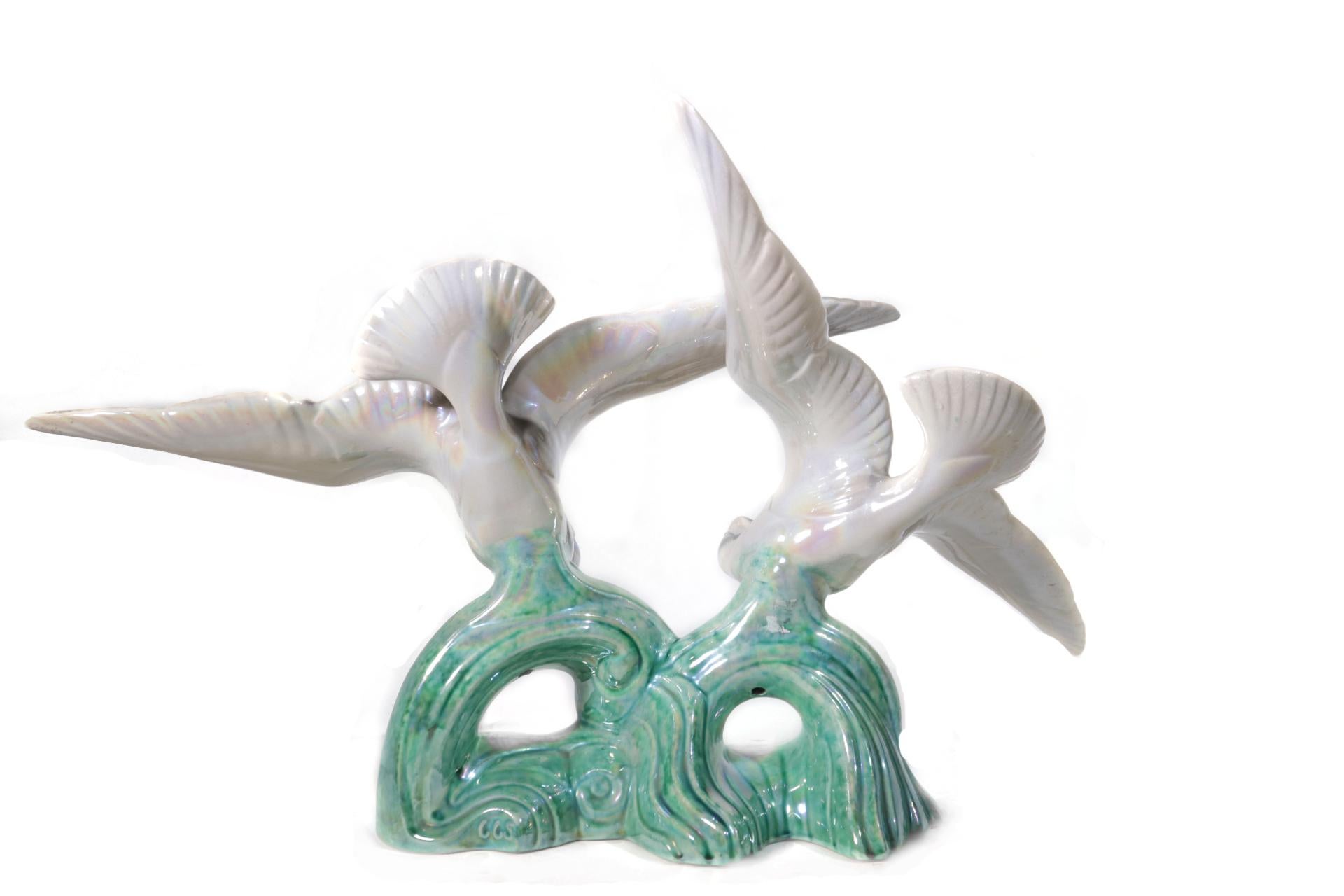 20ième siècle Art Deco Sculpture Oiseaux Volants Porcelaine Iridescent 1920 en vente