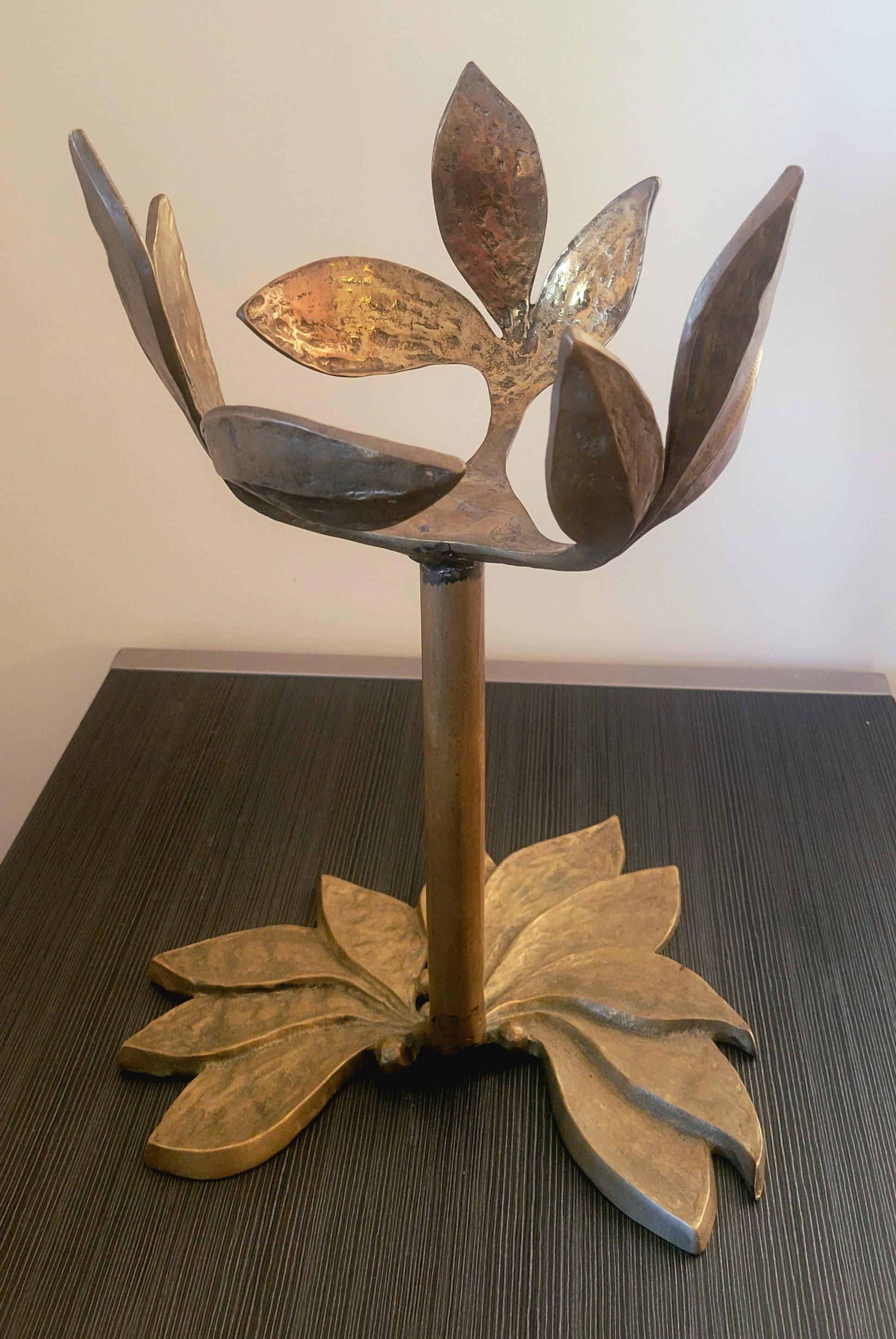 Sculpture française Art Déco des années 30. Original de l'époque.
On peut le convertir en lampe de table. Très belle sculpture entièrement réalisée à la main.