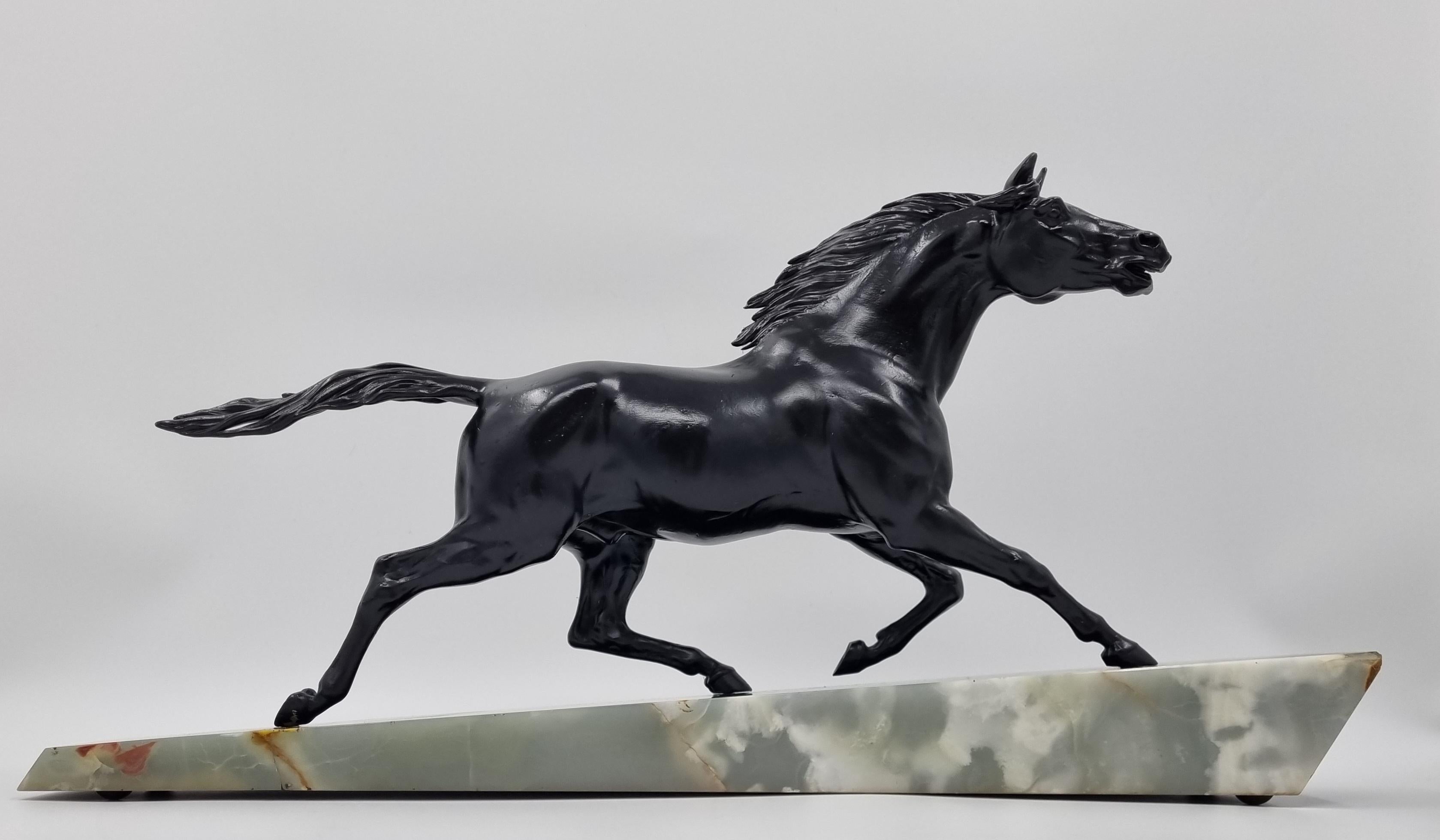 Français Sculpture Art déco chevauchant un cheval de chasse par Gonez  en vente