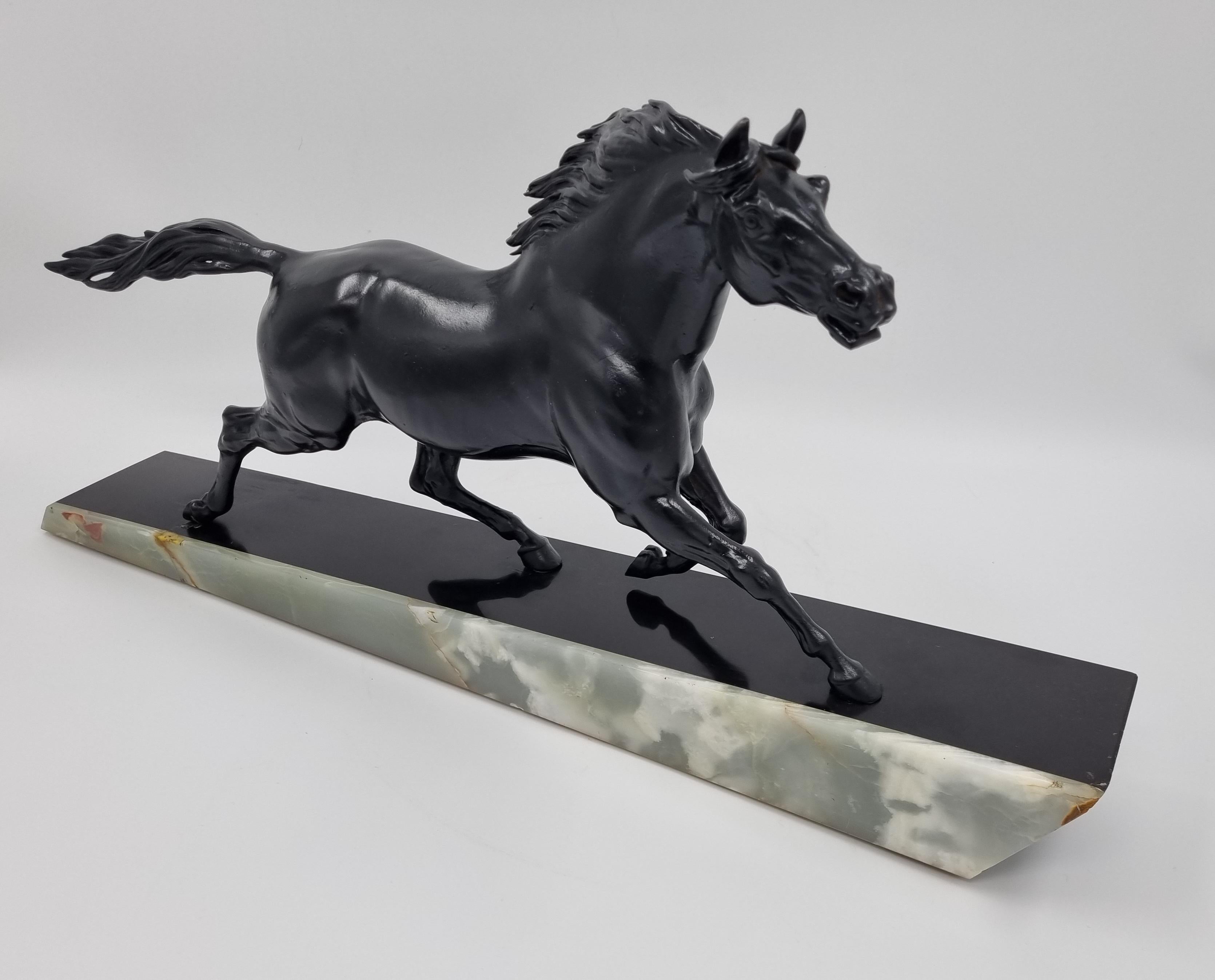 Moulage Sculpture Art déco chevauchant un cheval de chasse par Gonez  en vente