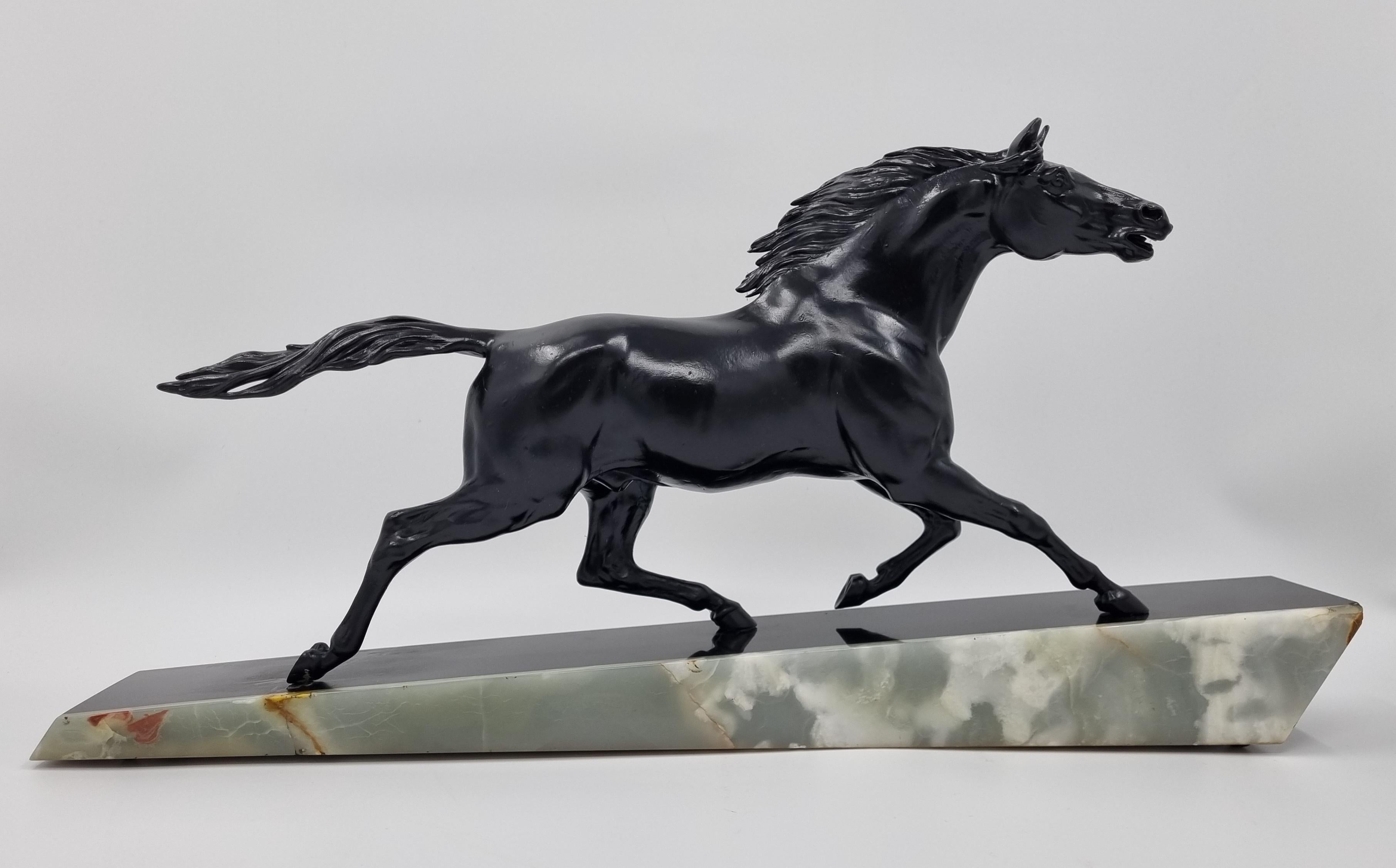 Début du 20ème siècle Sculpture Art déco chevauchant un cheval de chasse par Gonez  en vente