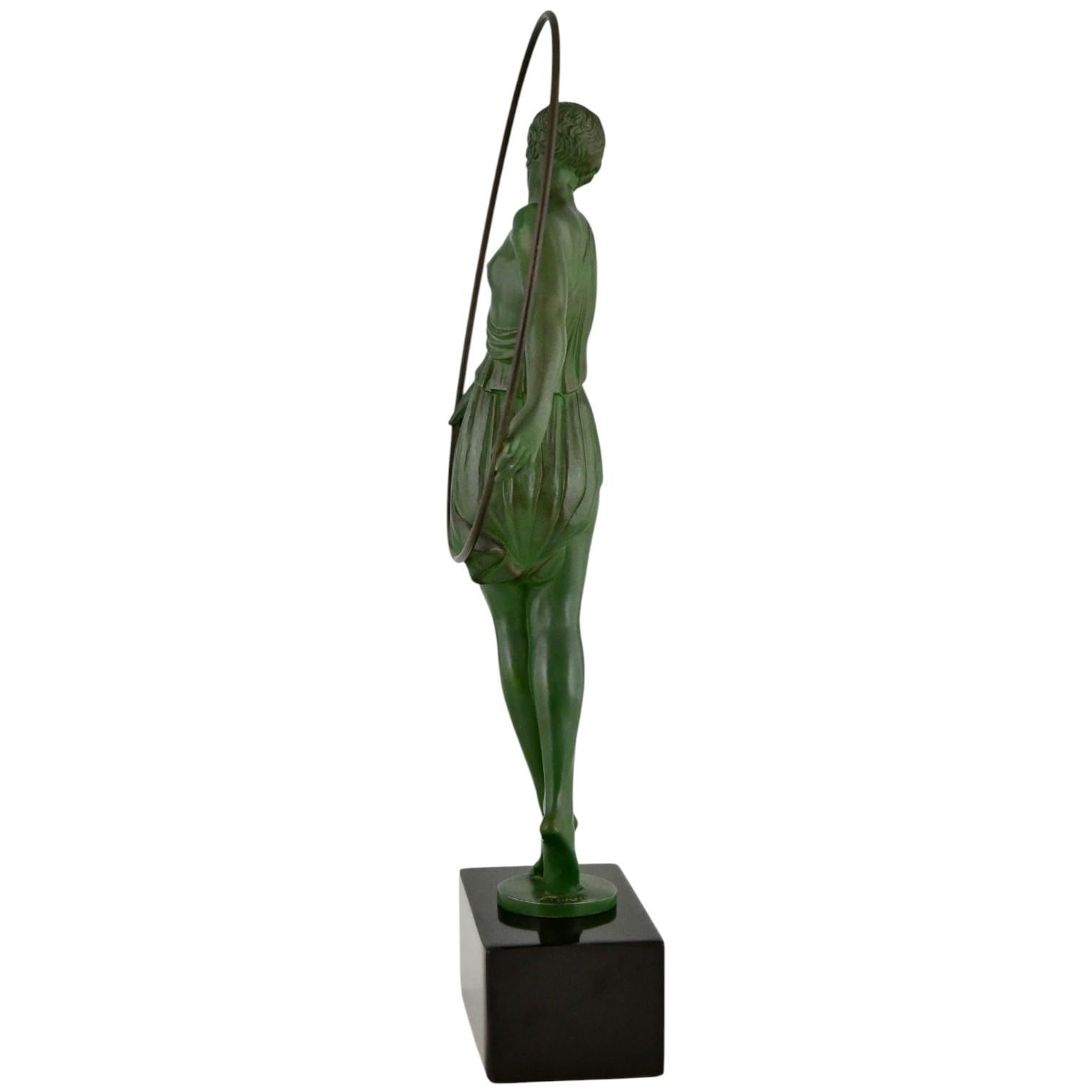 Patinato Scultura Art Deco Harmonie Hoopdancer di Art Verrier & Le Faguays in vendita