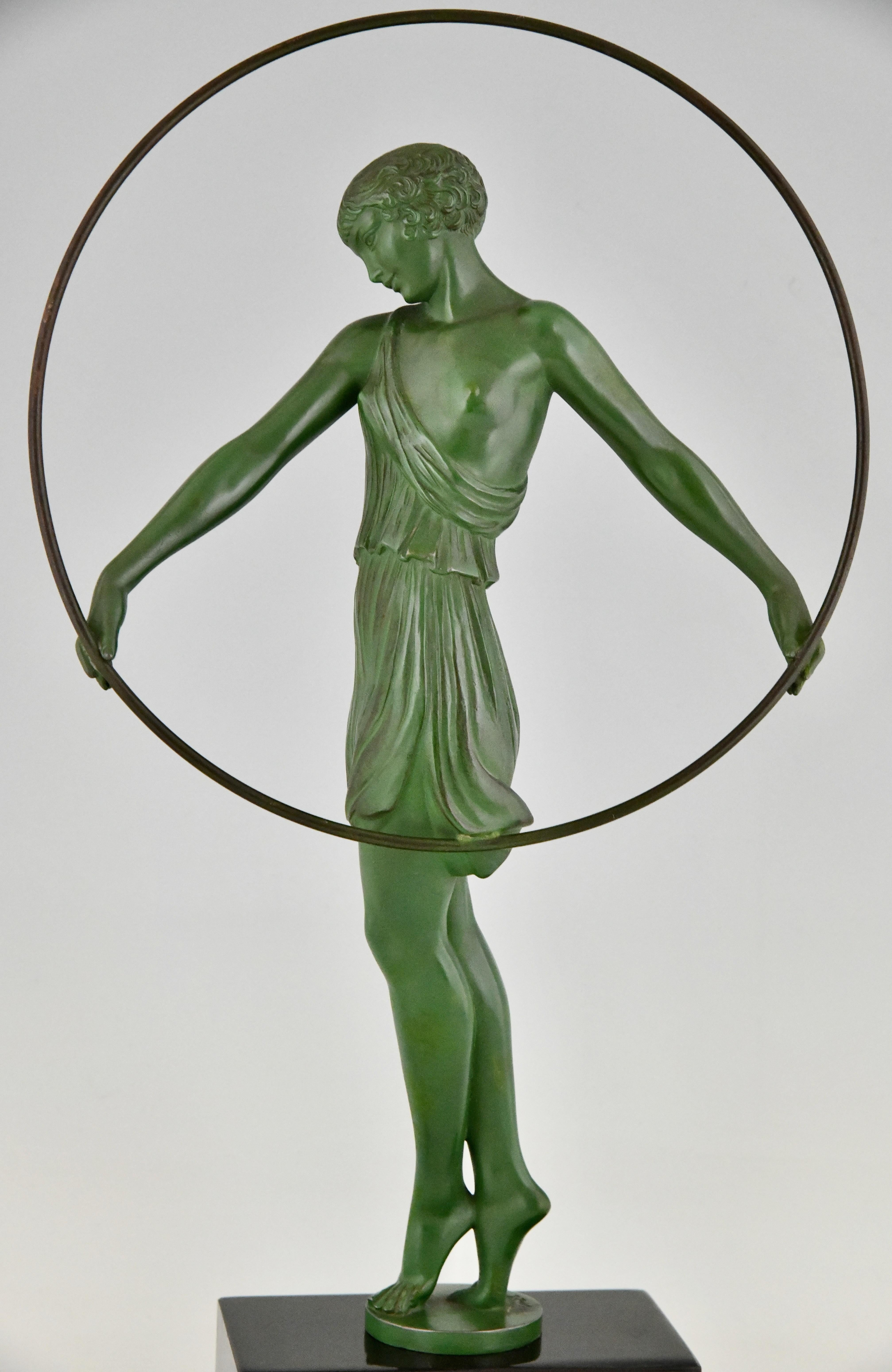 Metallo Scultura Art Deco Harmonie Hoopdancer di Art Verrier & Le Faguays in vendita