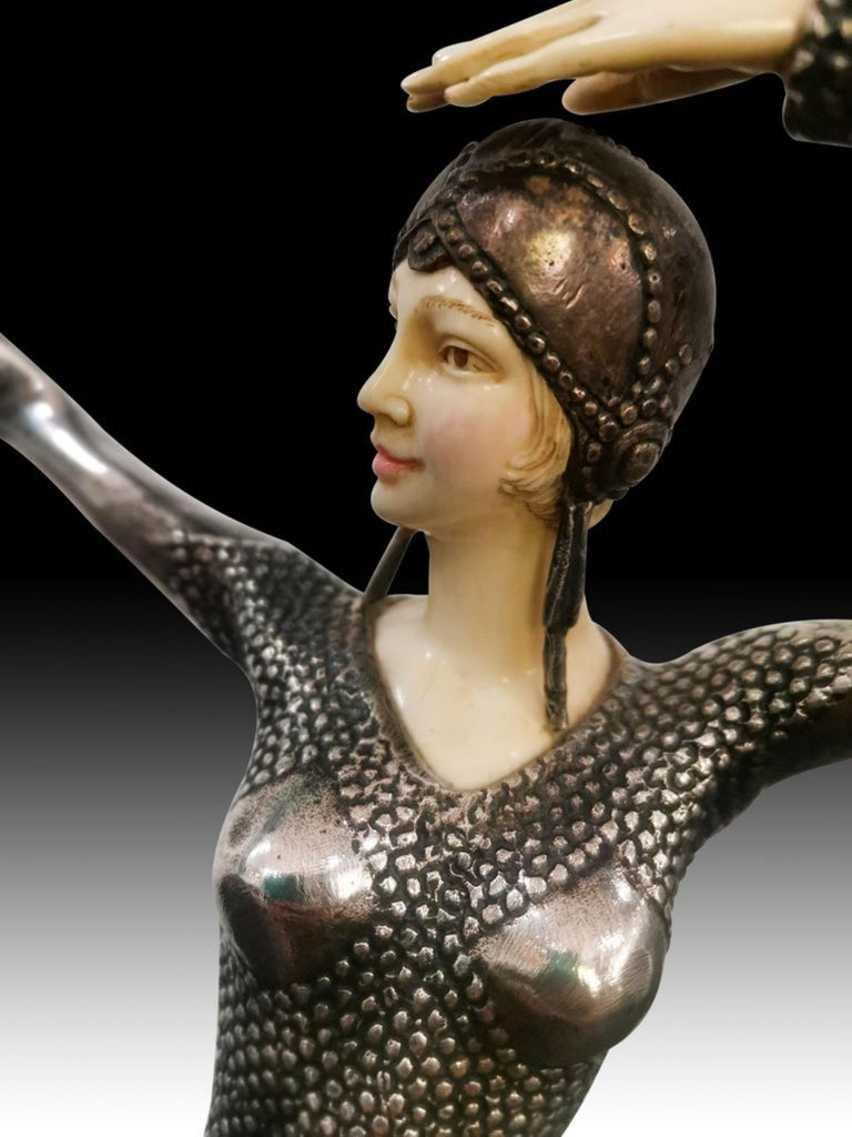 Hand-Crafted Art Deco Sculpture in Bronze For Sale