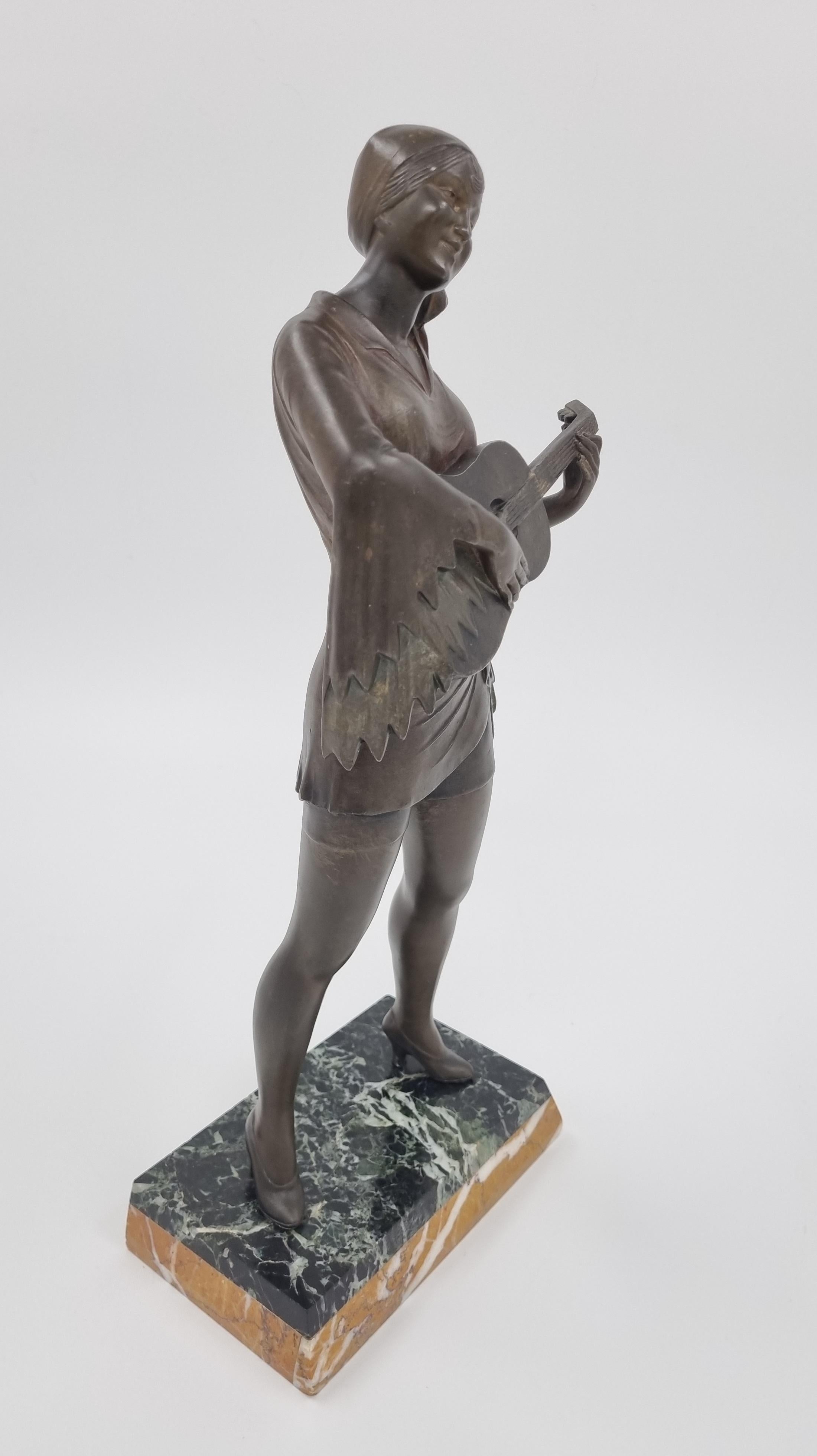 Art Deco Sculpture Lady Playing the Guitar In Good Condition For Sale In Hoddesdon, GB