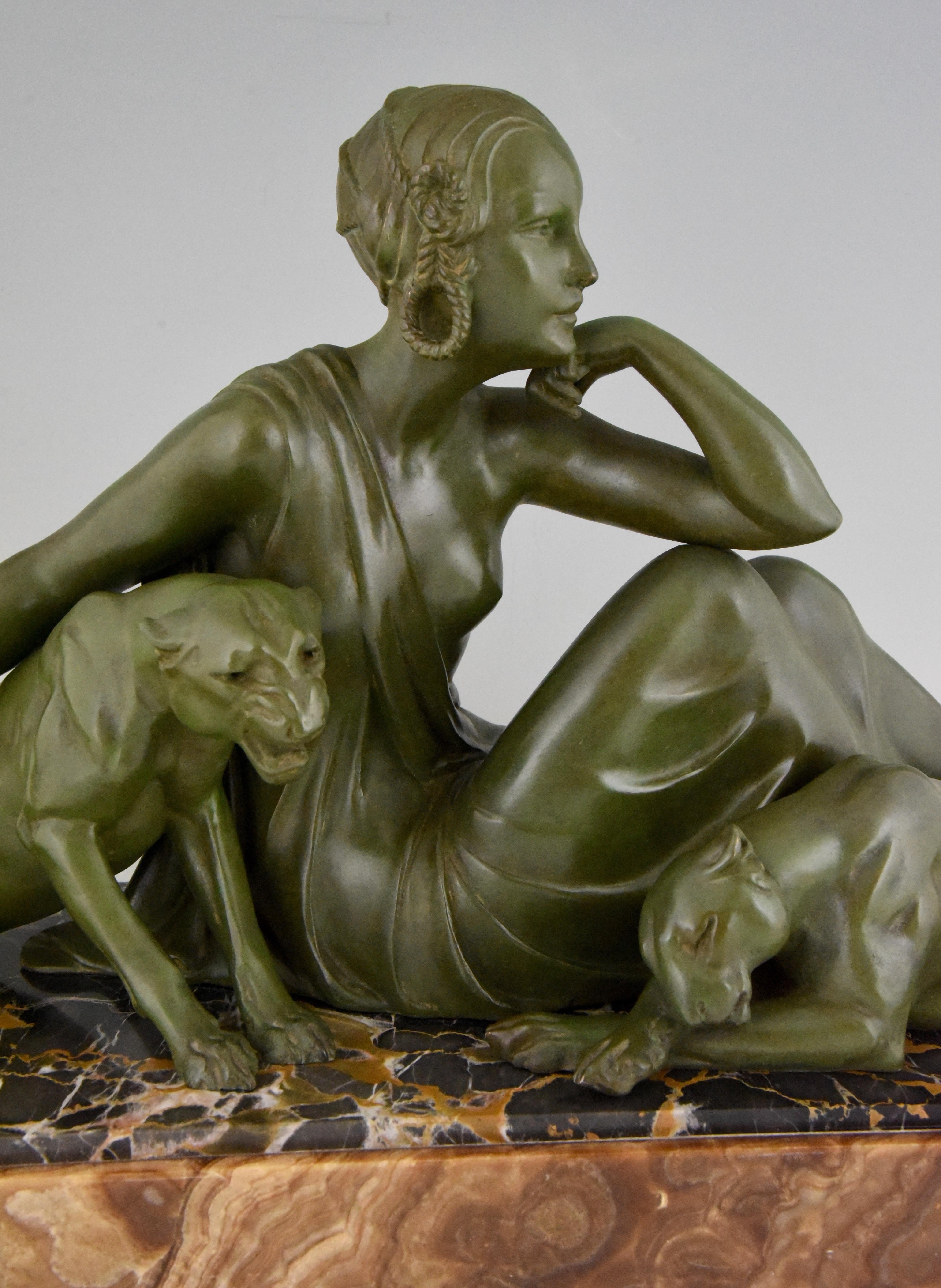 Sculpture Art Déco Dame avec deux panthères Armand Godard France 1930 3