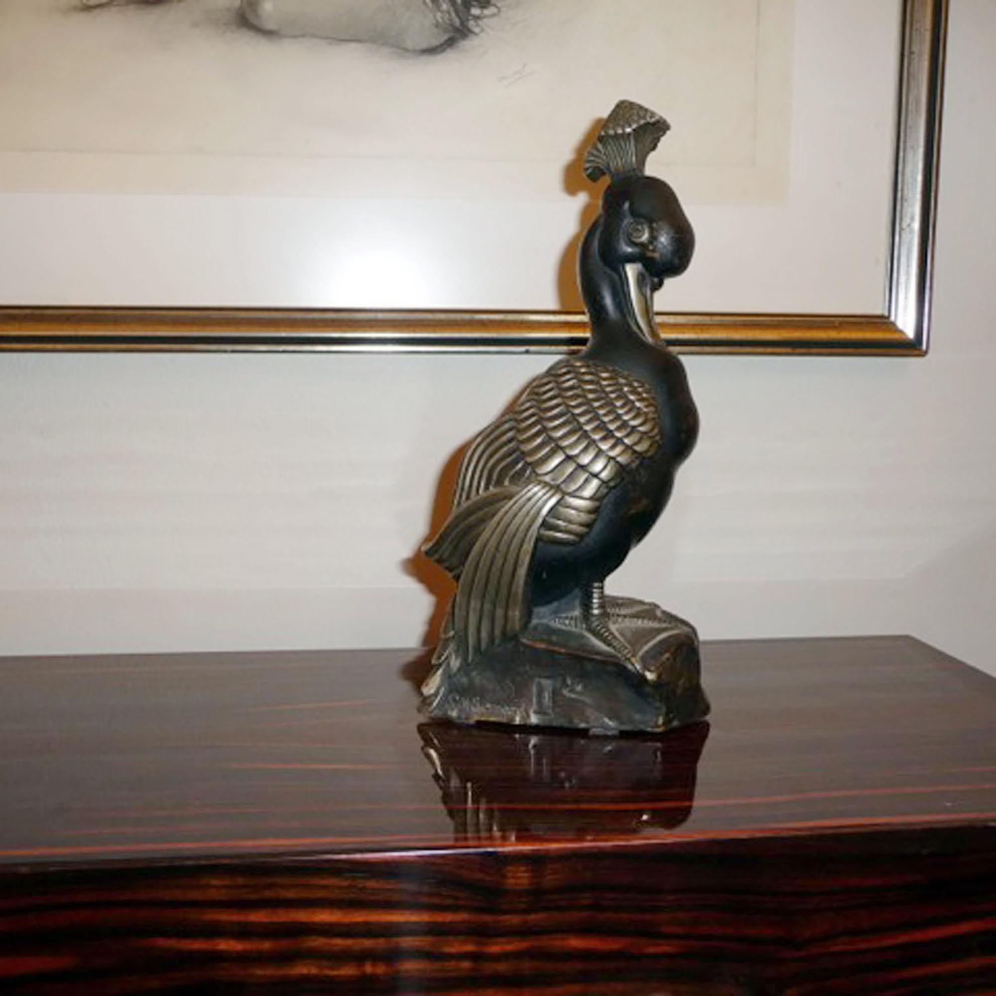 Français Sculpture Art déco canard mandarin avec touffe de Marie Louise Simard en vente
