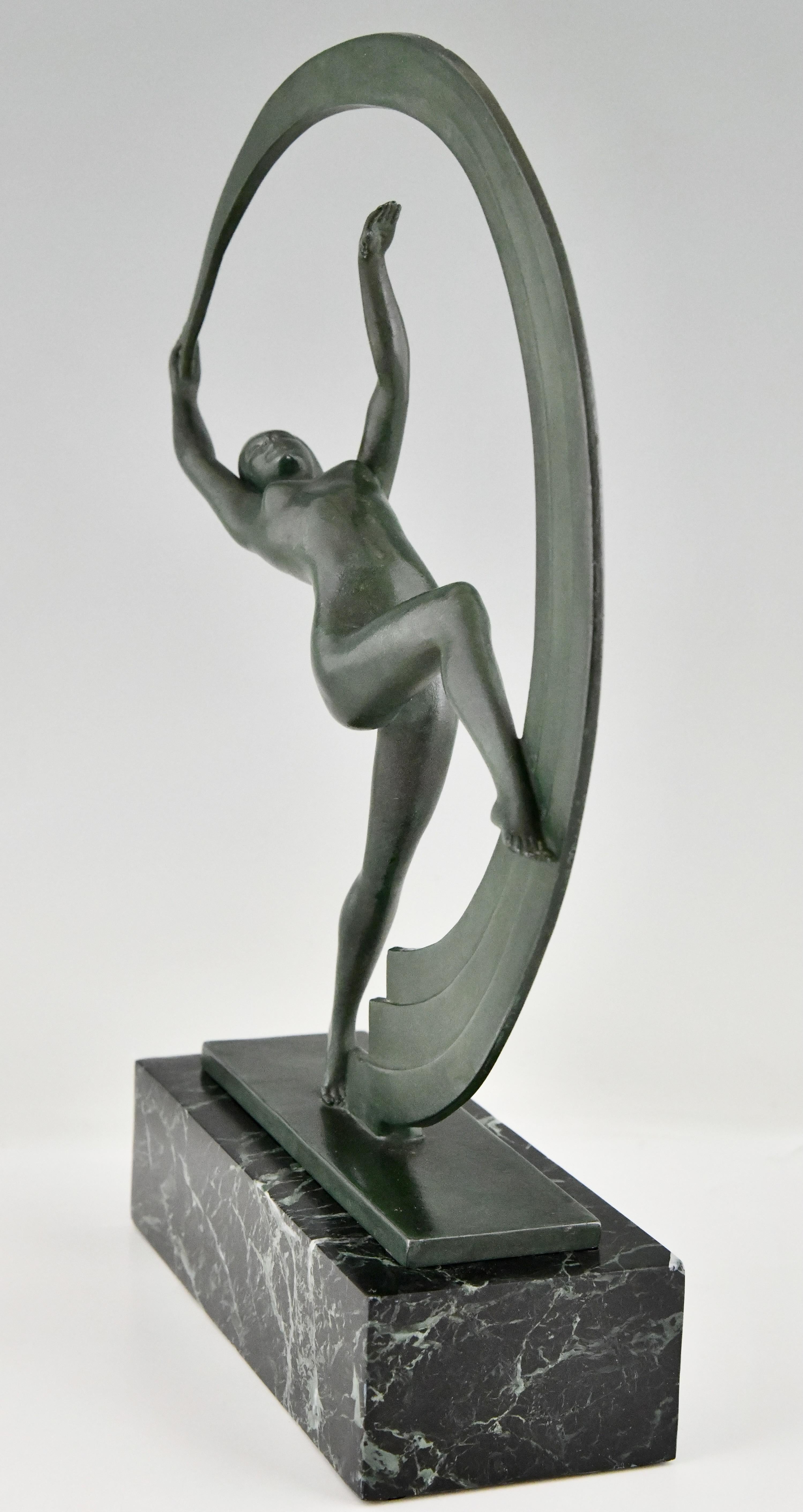 Escultura Art Déco bailarina desnuda con pañuelo Bacchanale de Janle para Max Le Verrier Art Decó en venta