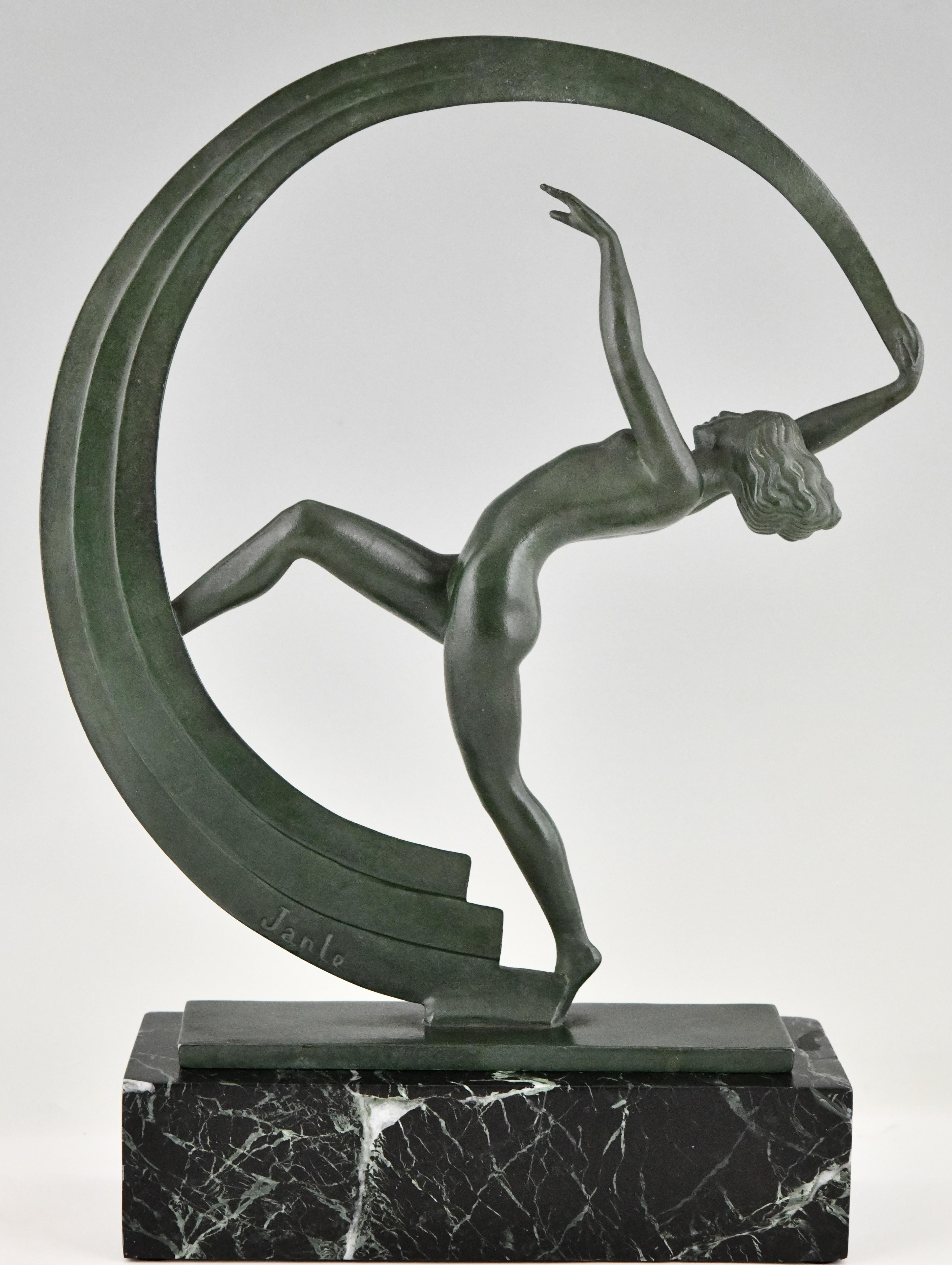 Escultura Art Déco bailarina desnuda con pañuelo Bacchanale de Janle para Max Le Verrier en Bueno estado para la venta en Antwerp, BE