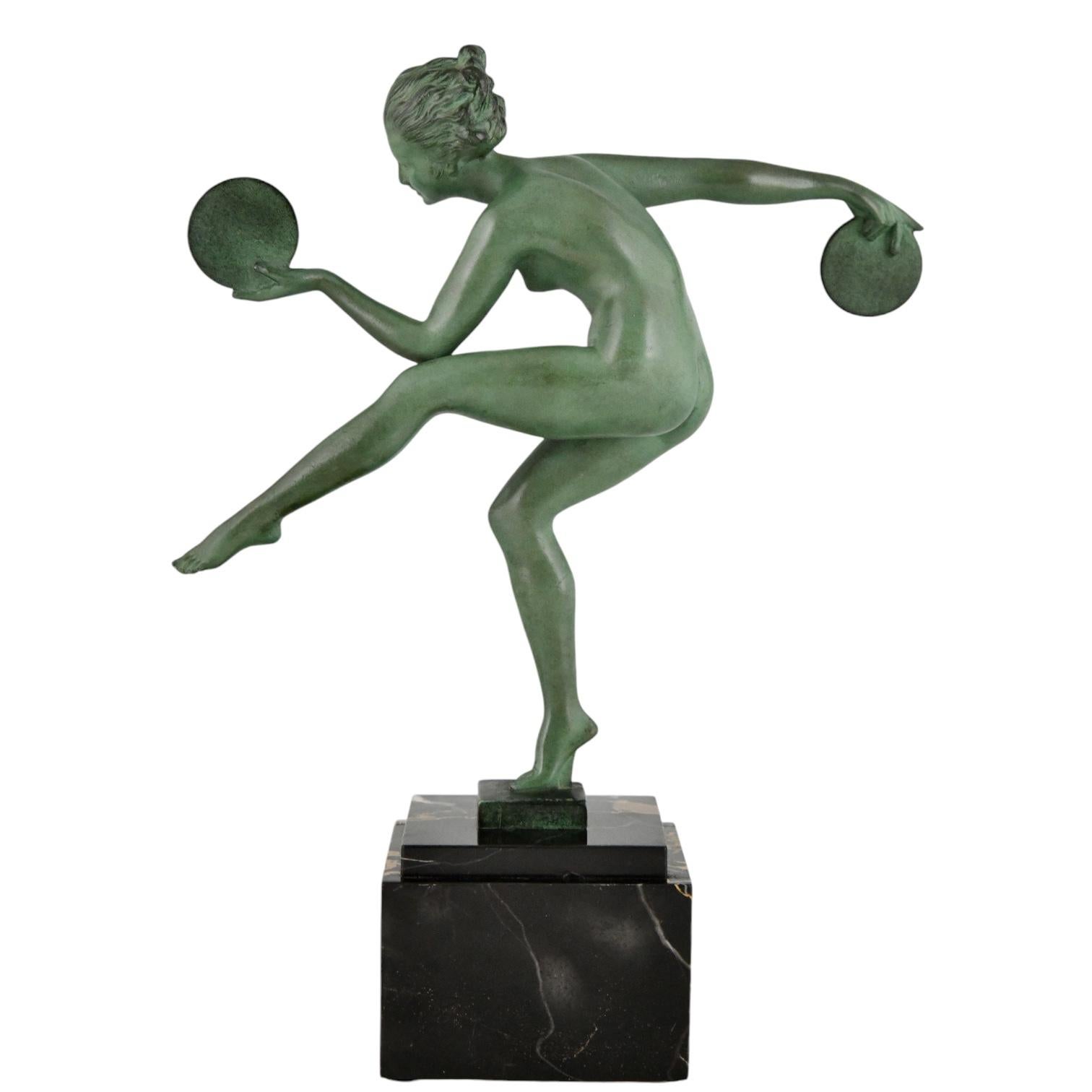 Art Deco sculpture nude disc dancer by Derenne & Max Le Verrier, France 1930. In Good Condition For Sale In Antwerp, BE