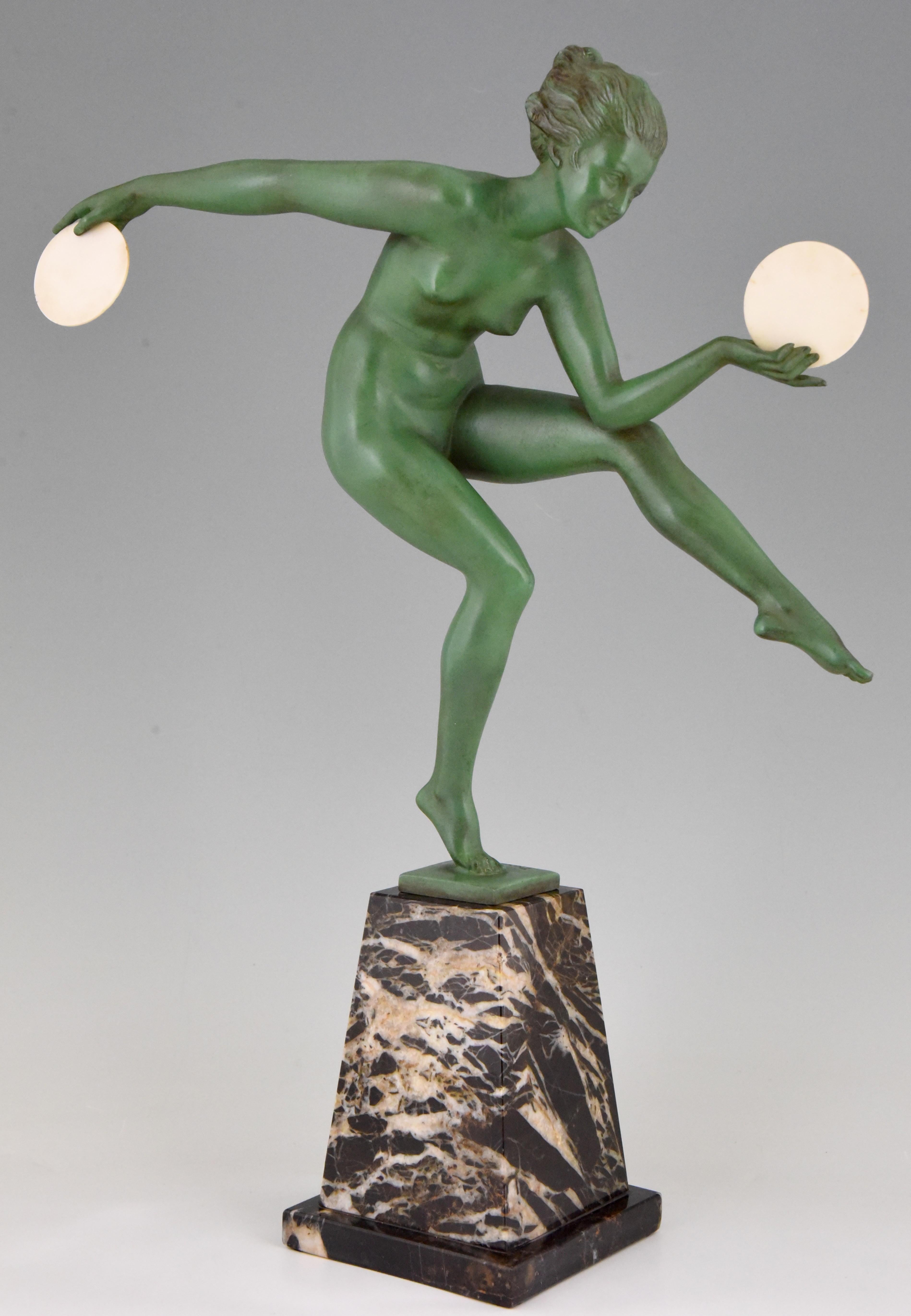 Impressive Art Deco sculpture of a nude dancer with discs.
19.7 inch tall. Signed Derenne. Pseudonym used by Marcel Bouraine for his art metal sculptures cast by the Max Le Verrier foundry.
France, 1930. 

Literature: 