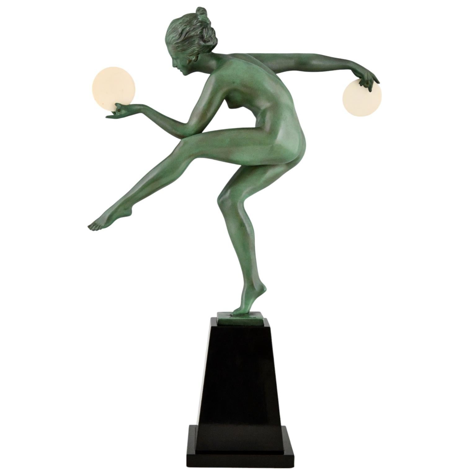 Art Deco Sculpture Nude Disc Dancer Derenne Marcel Bouraine danse Paienne 1930. In Good Condition For Sale In Antwerp, BE
