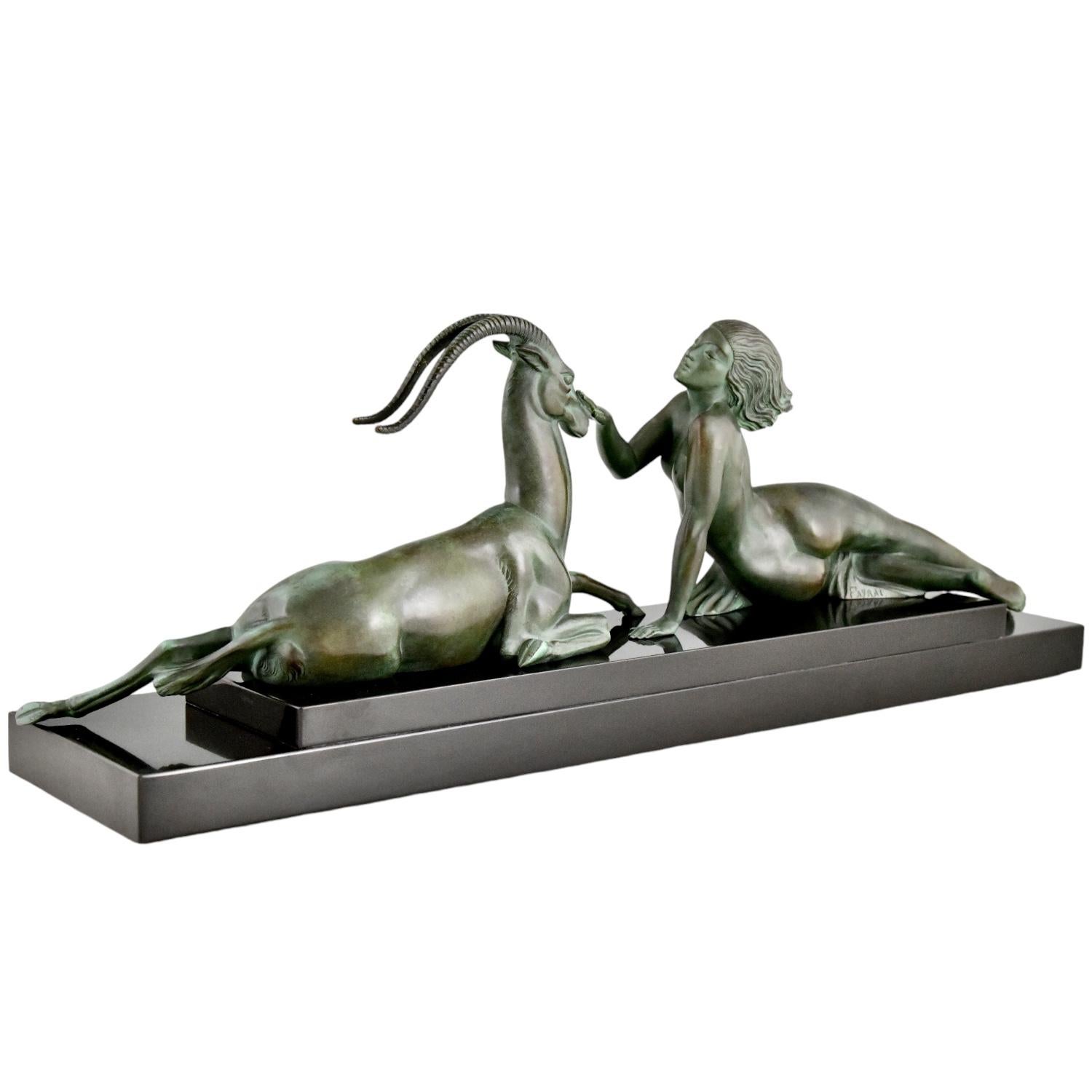 Sculpture Art déco nue et gazelle séduction Fayral P. Le Faguays original 1930 Bon état à Antwerp, BE