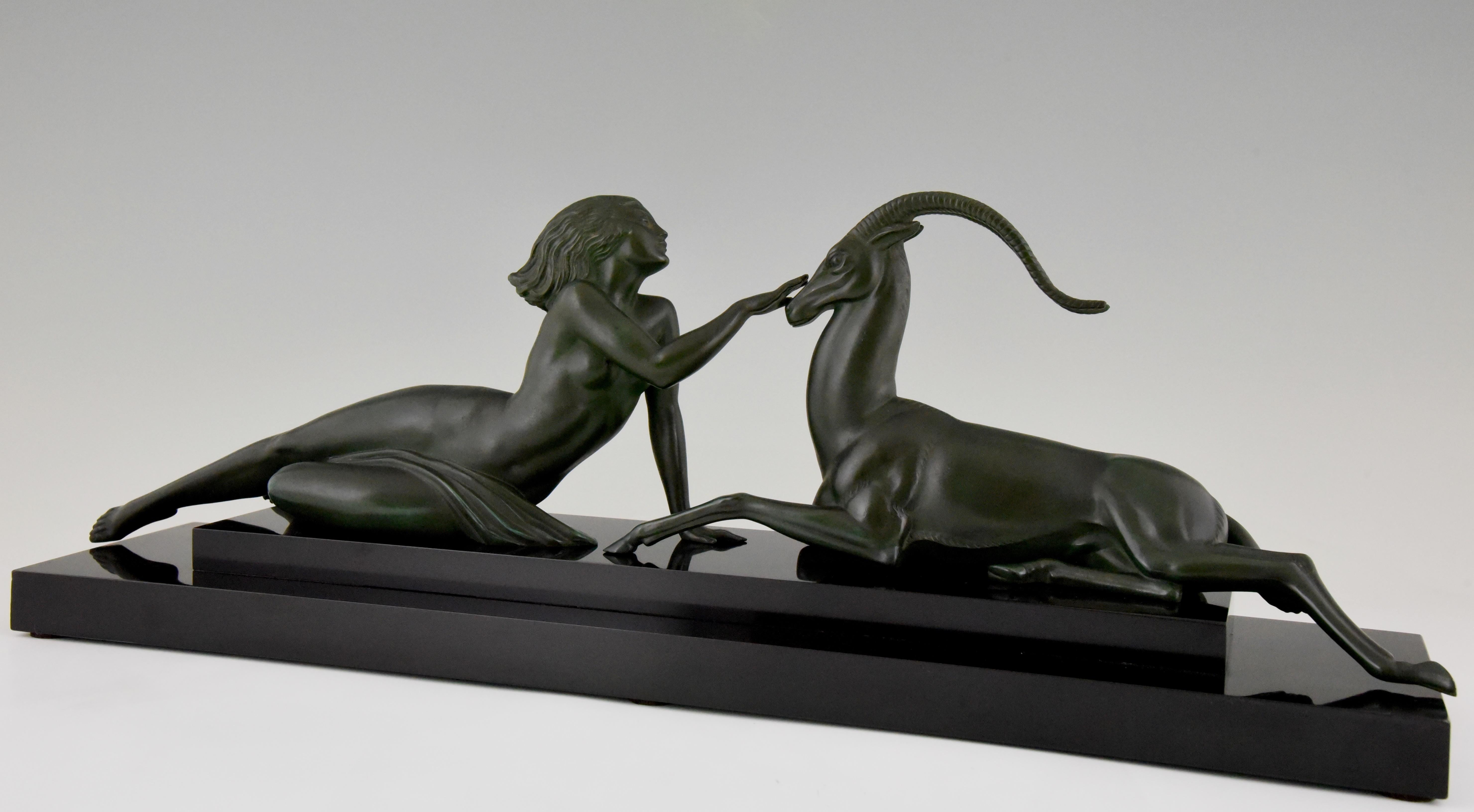 Art Deco-Skulptur Akt mit Gazelle Verführung von Fayral Pierre Le Faguays (Art déco)