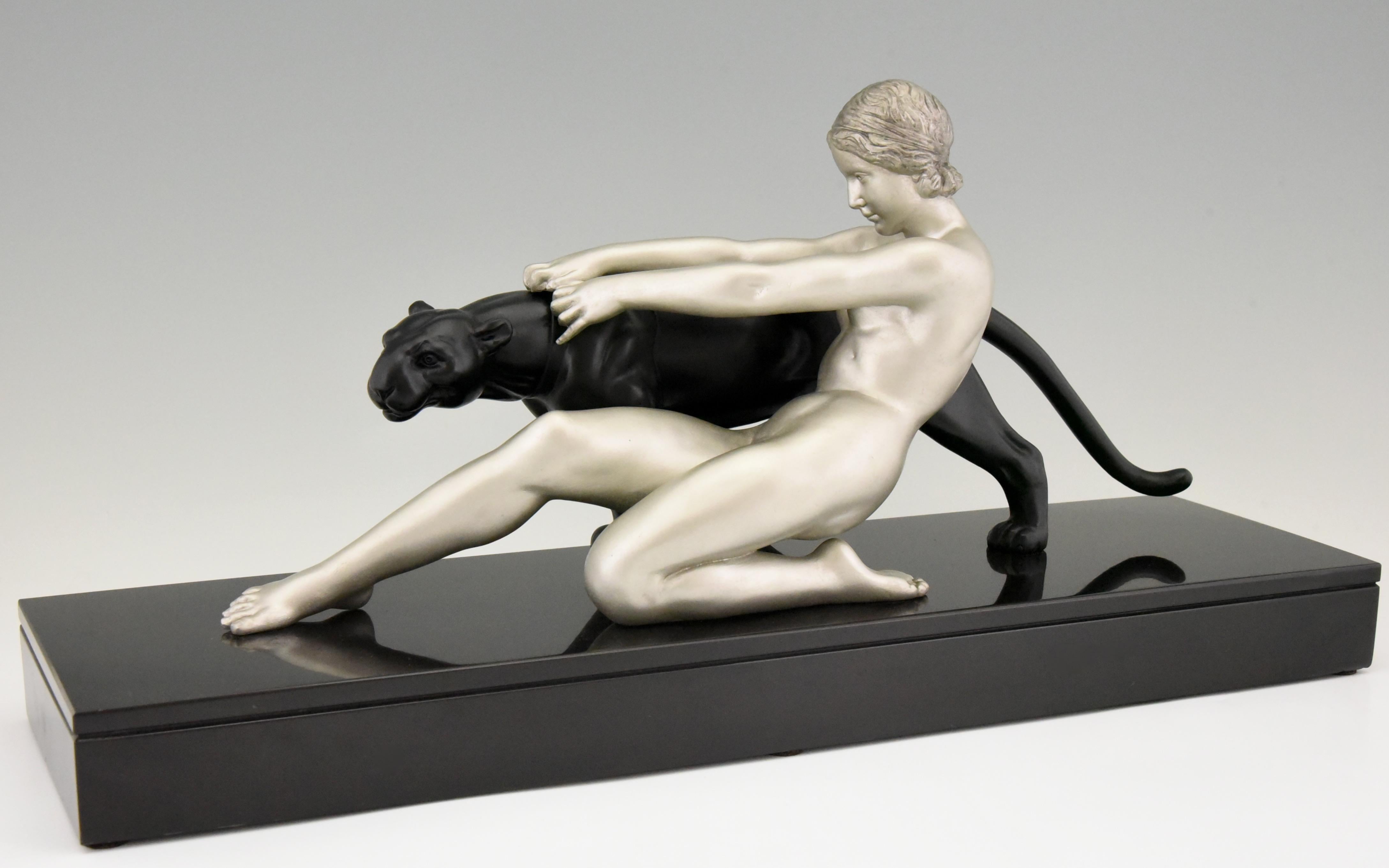 Art Deco sculpture of a nude with a panter on a Belgian Black marble base by the French artist Alexandre Ouline, who worked in France, 1918-1940. The Art metal sculpture has a silver and black patina.
Literature:
“Animals in bronze” by Christopher
