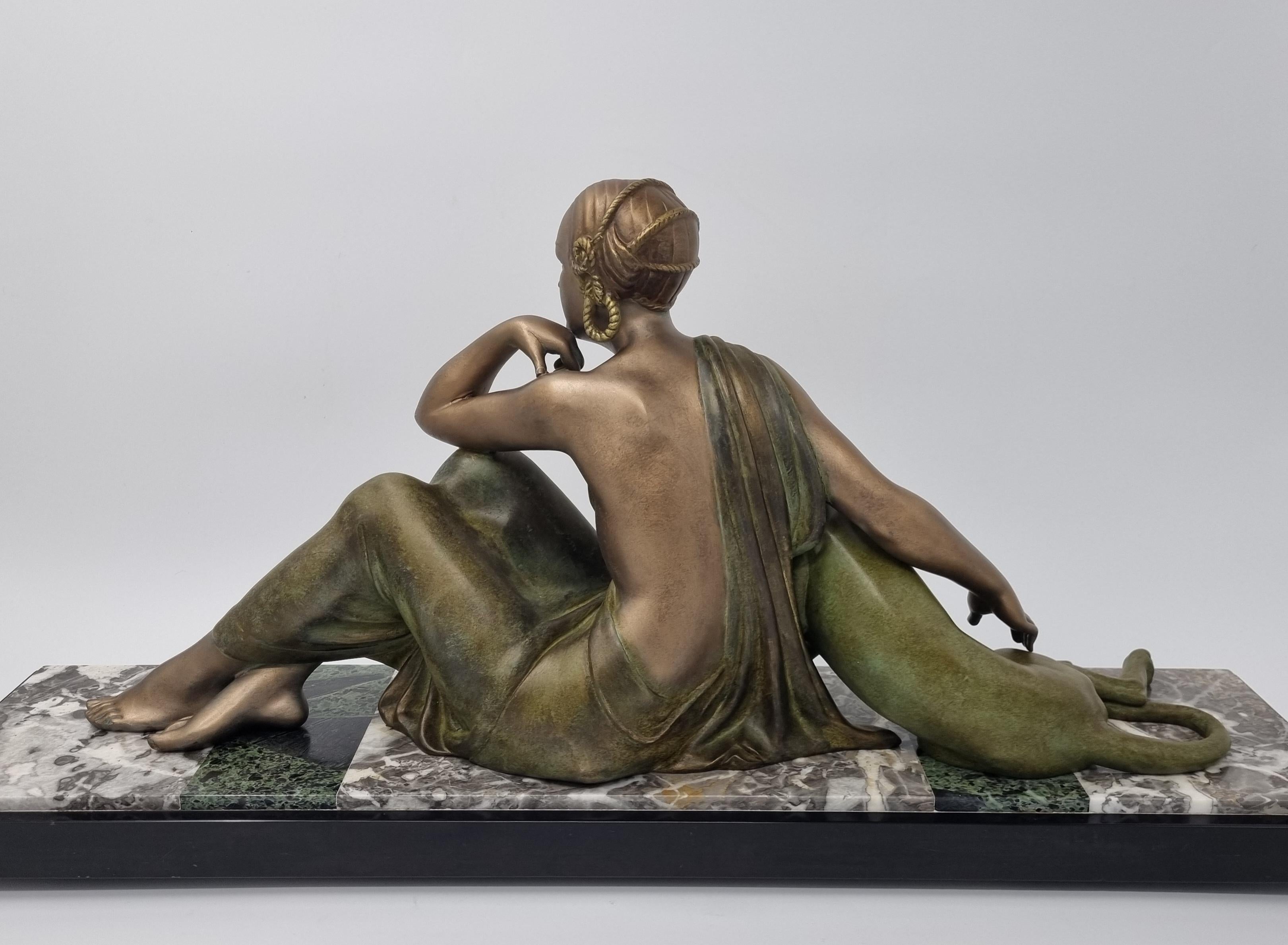 Art-Deco-Skulptur Akt mit Panther von Godard, um 1920 (Zink)