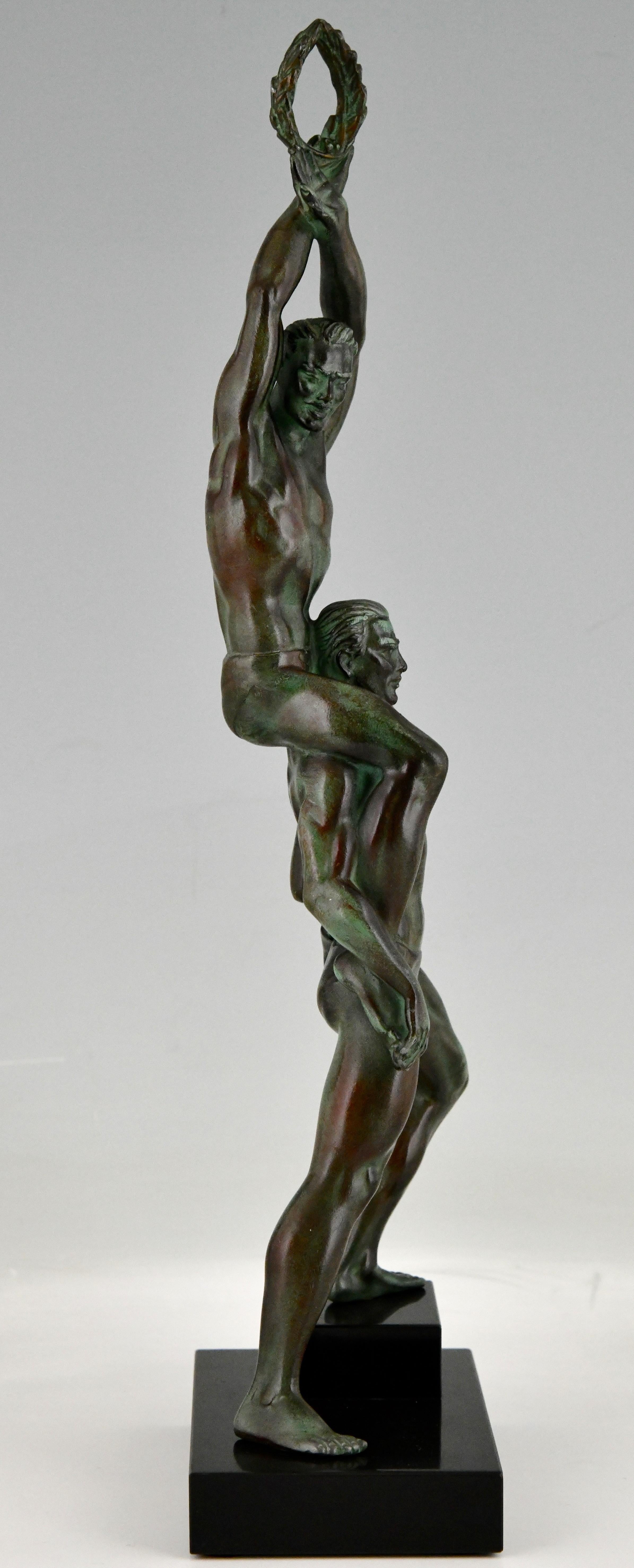 Art Deco Sculpture of 2 Athletes with Laurel Wreath by Pierre Le Faguays In Good Condition In Antwerp, BE