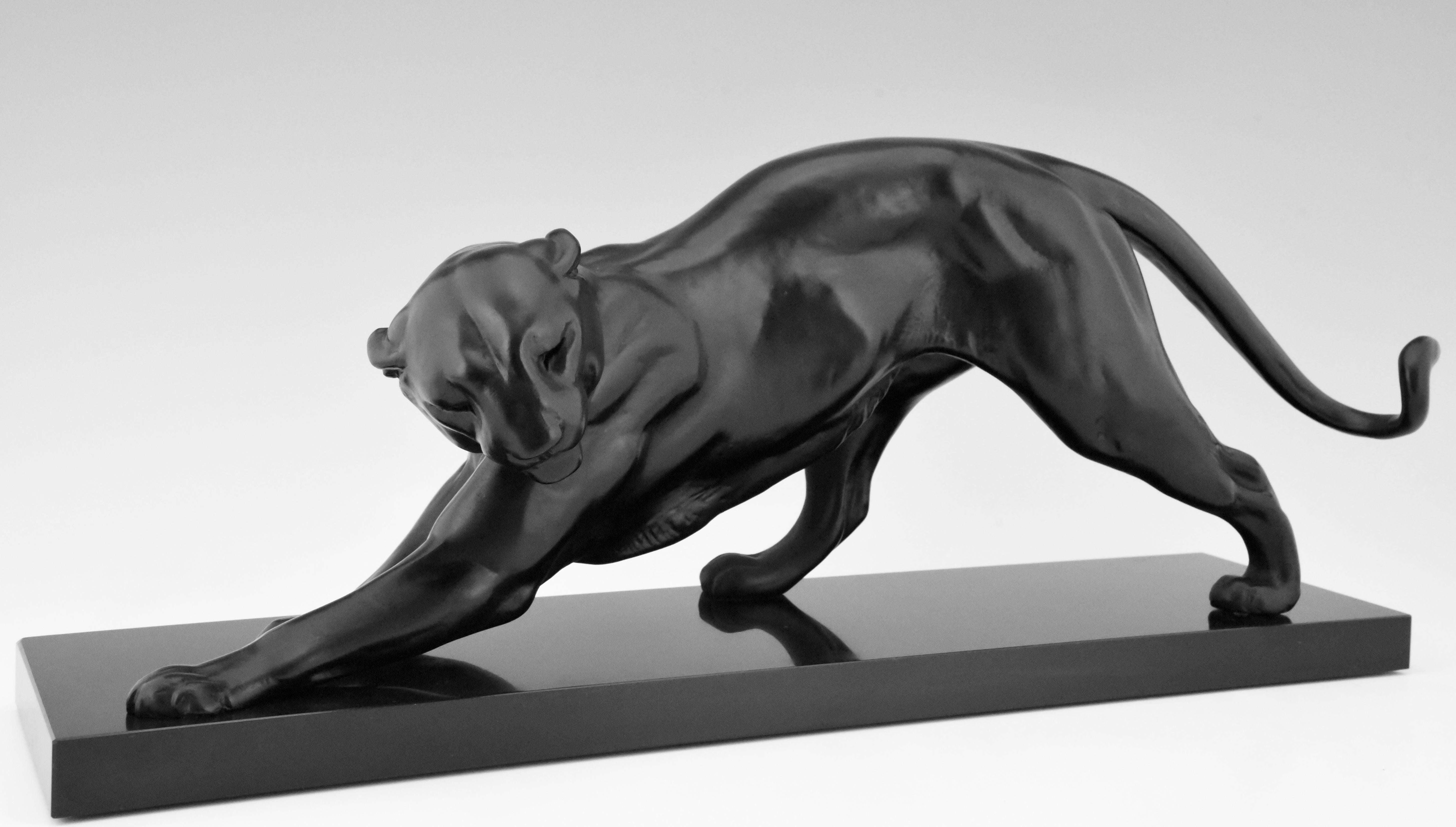 Art Deco sculpture of a black panther by the French artist Plagnet. The Art metal sculpture has a lovely back patina and stands on a Belgian Black marble base, France, circa 1930.